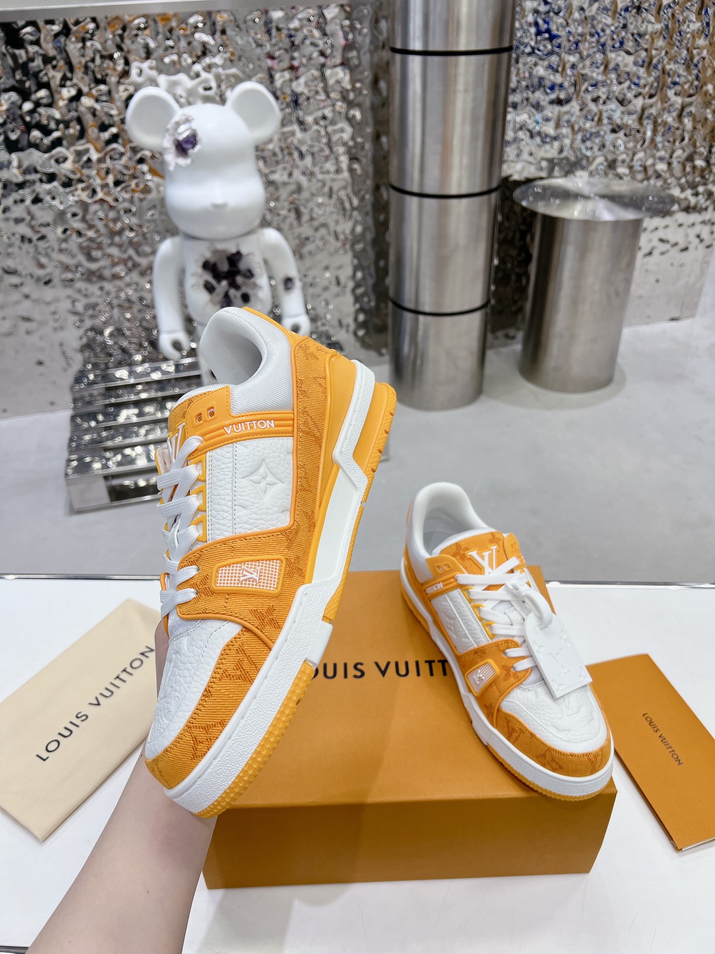 LV shoe