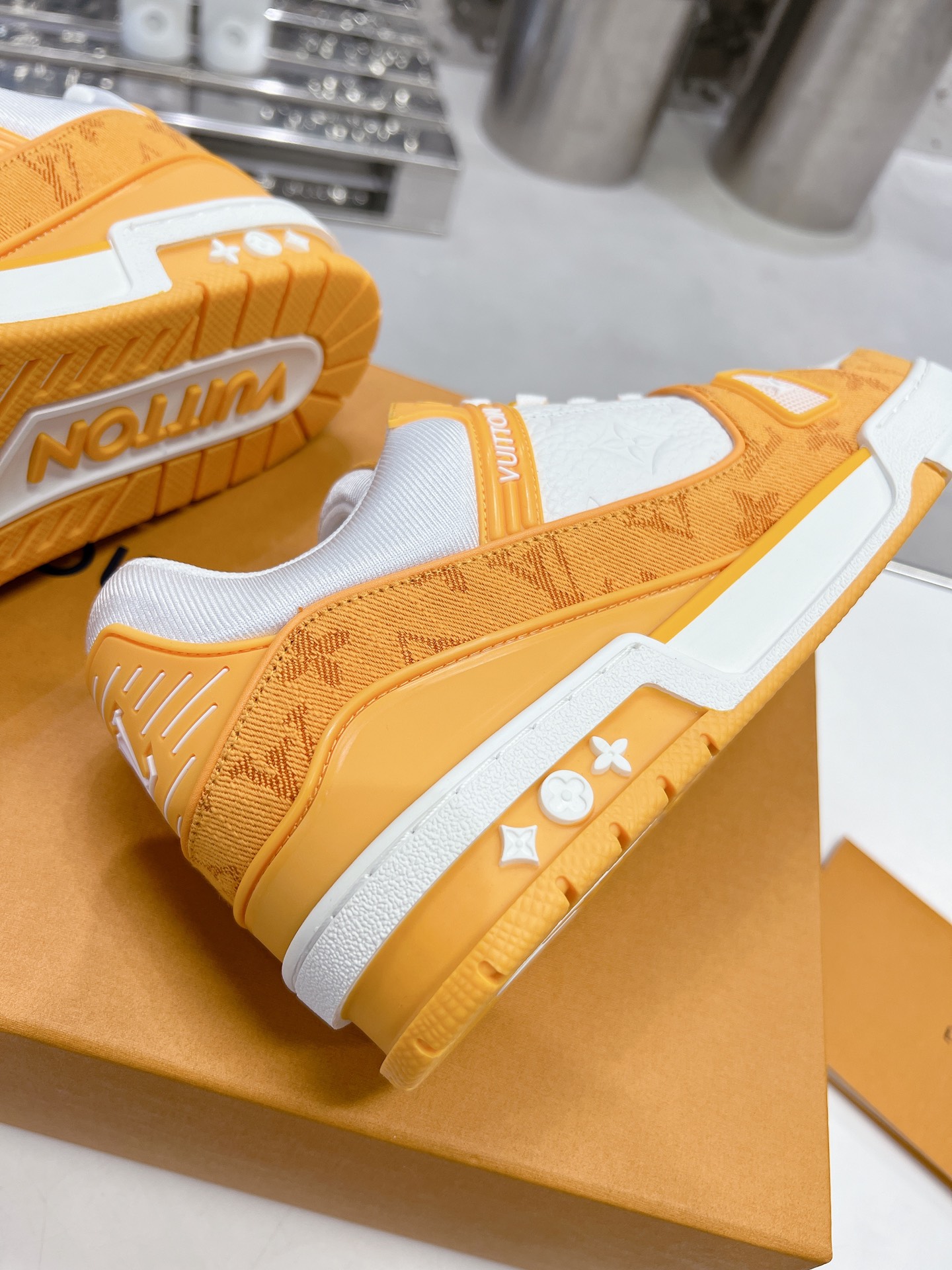 LV shoe