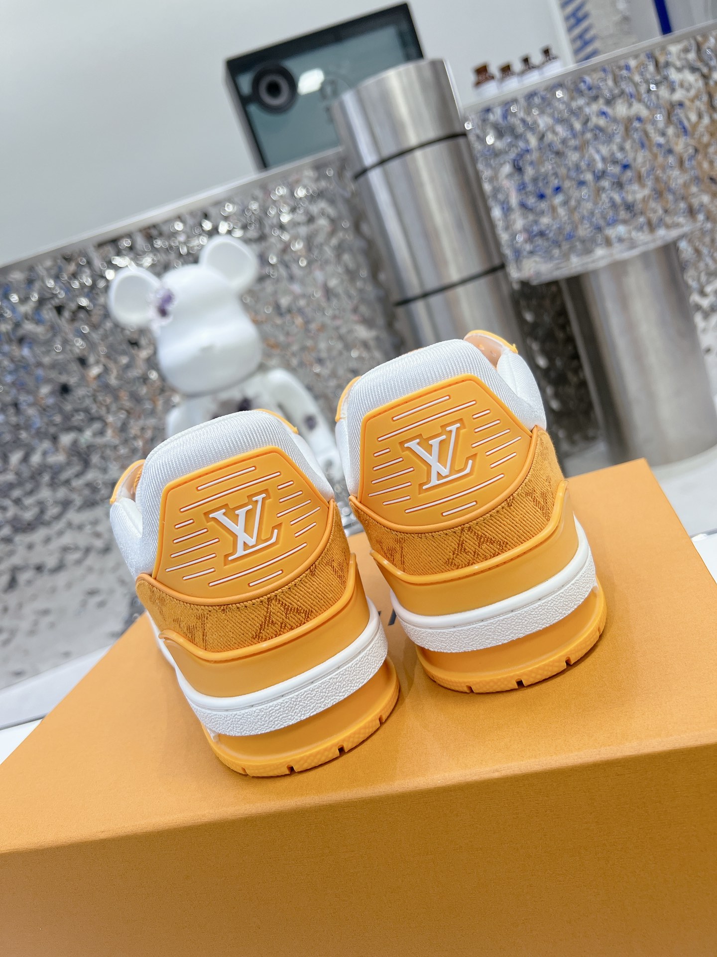 LV shoe