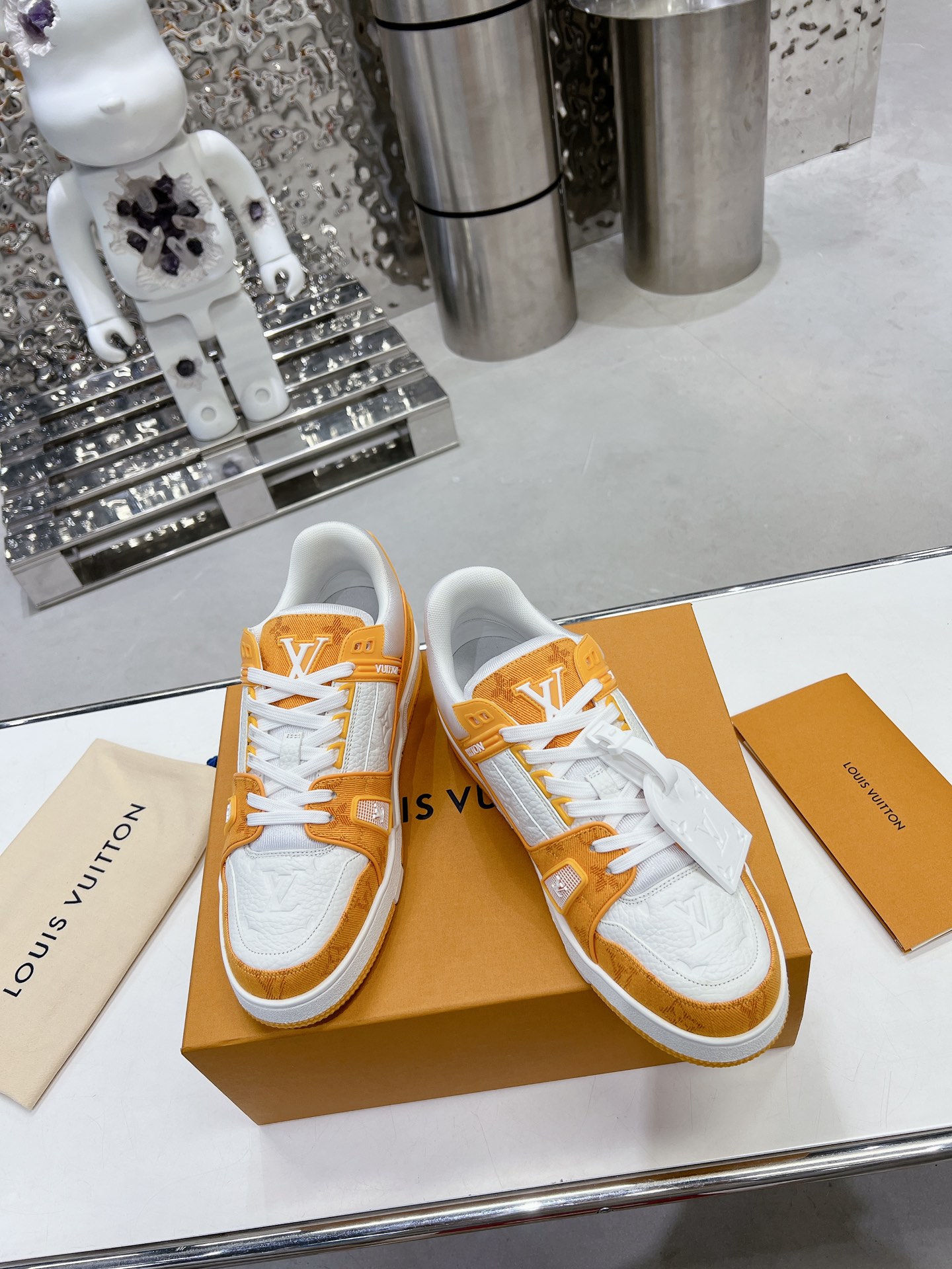 LV shoe