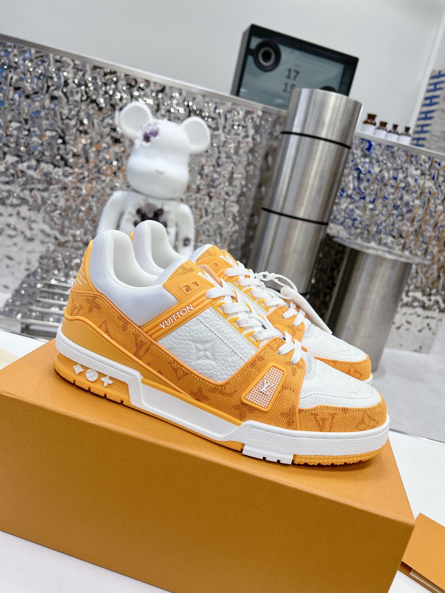 LV shoe