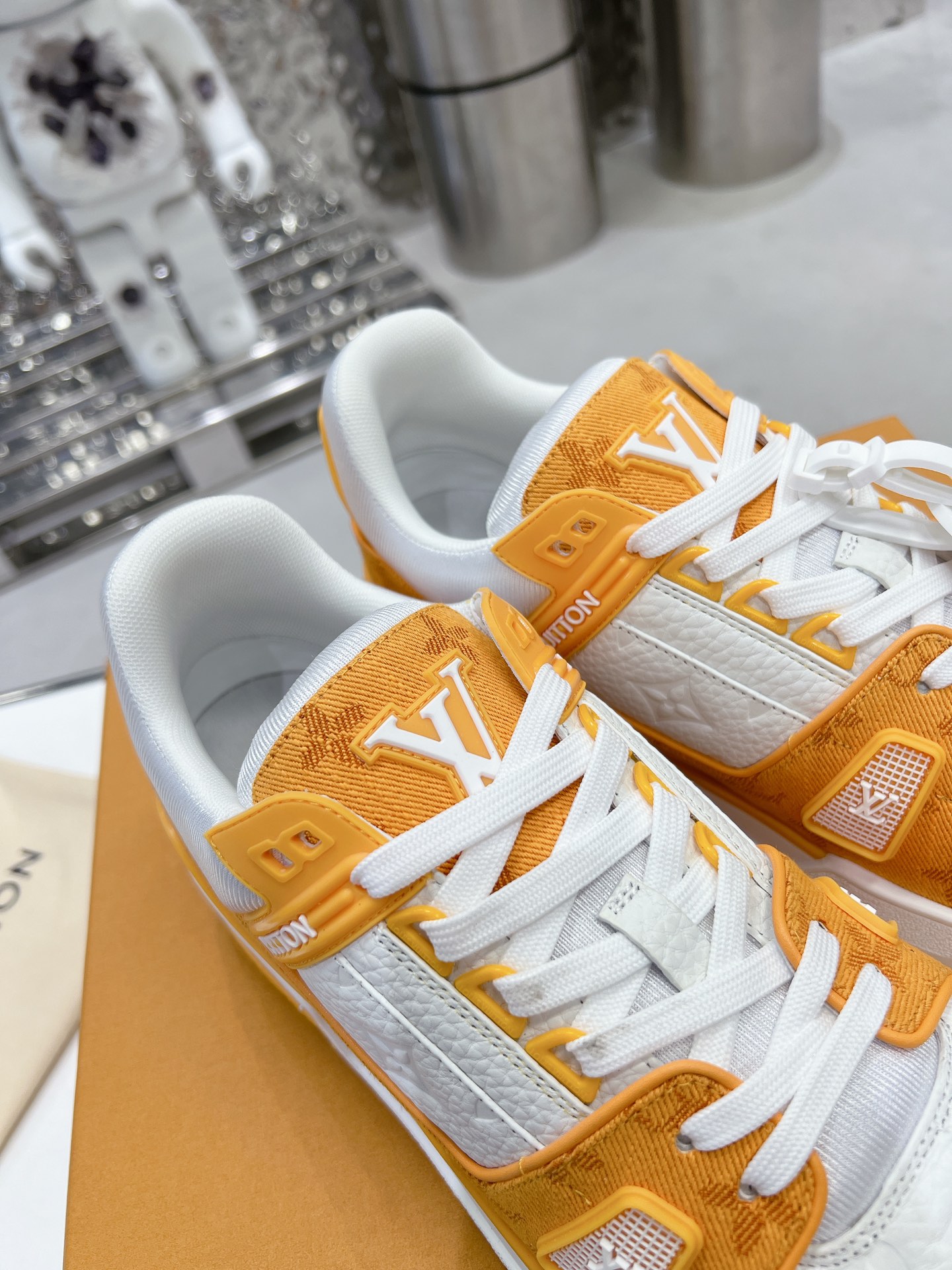 LV shoe