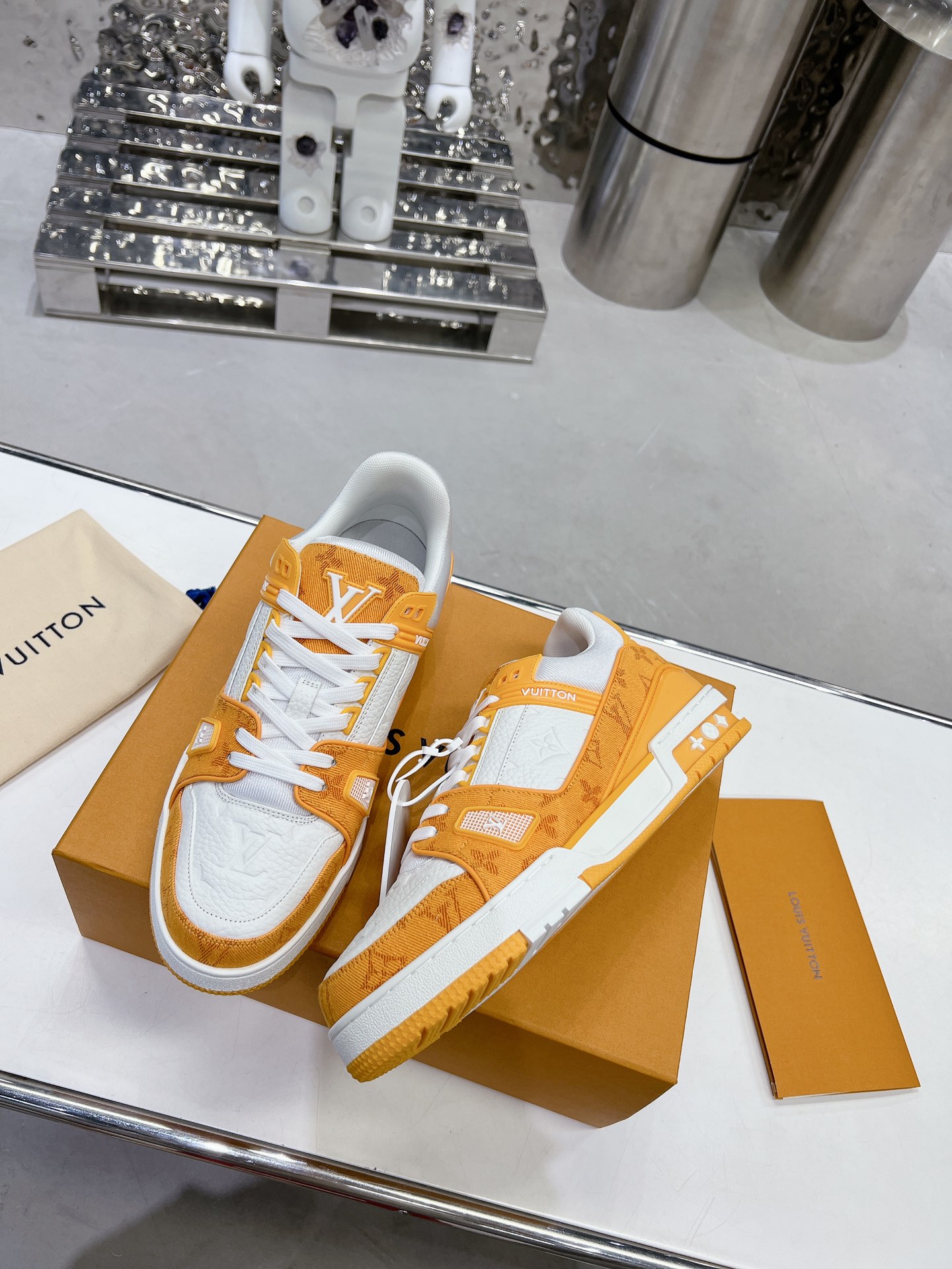LV shoe