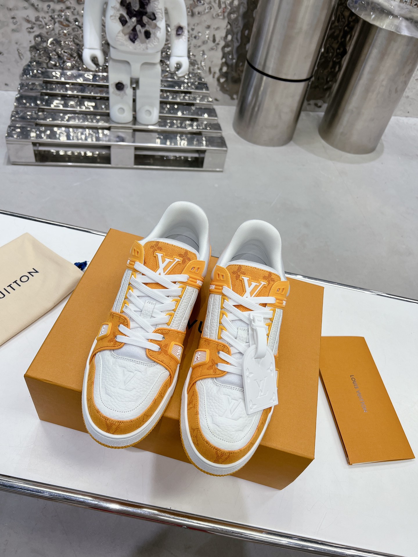 LV shoe