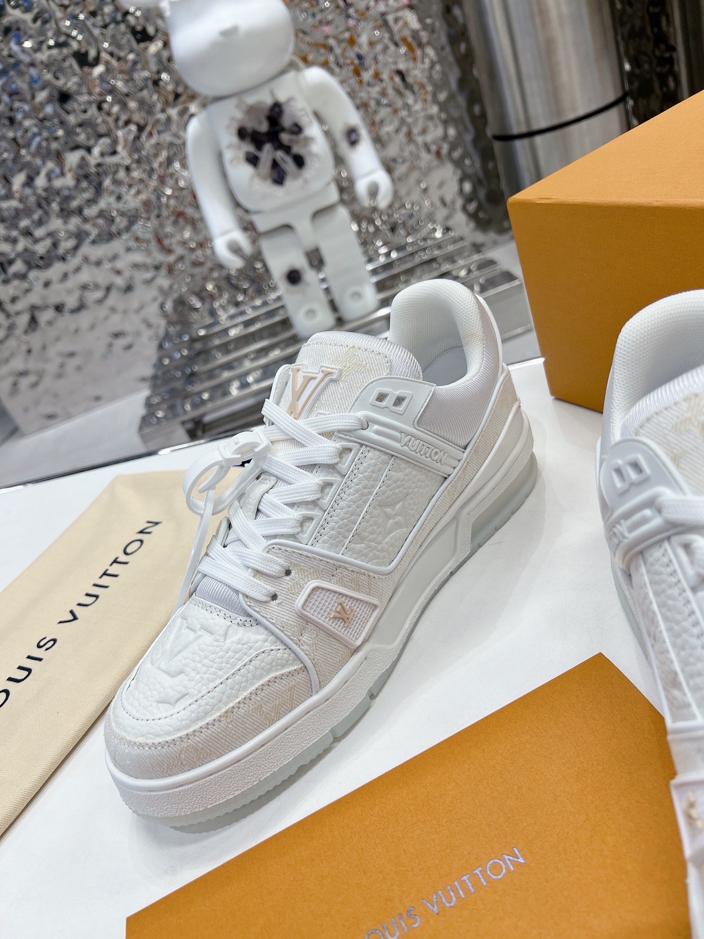 LV shoe