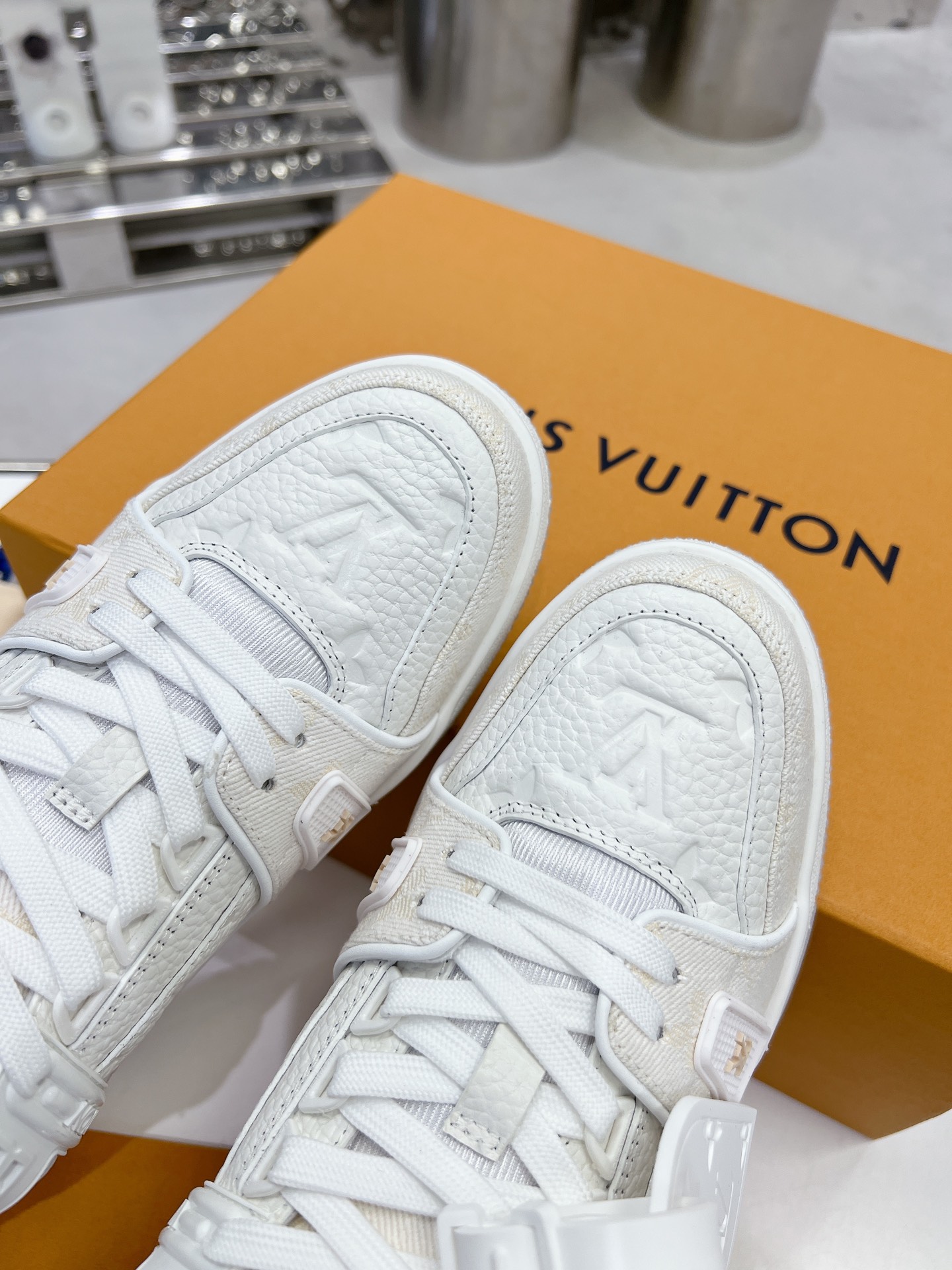 LV shoe