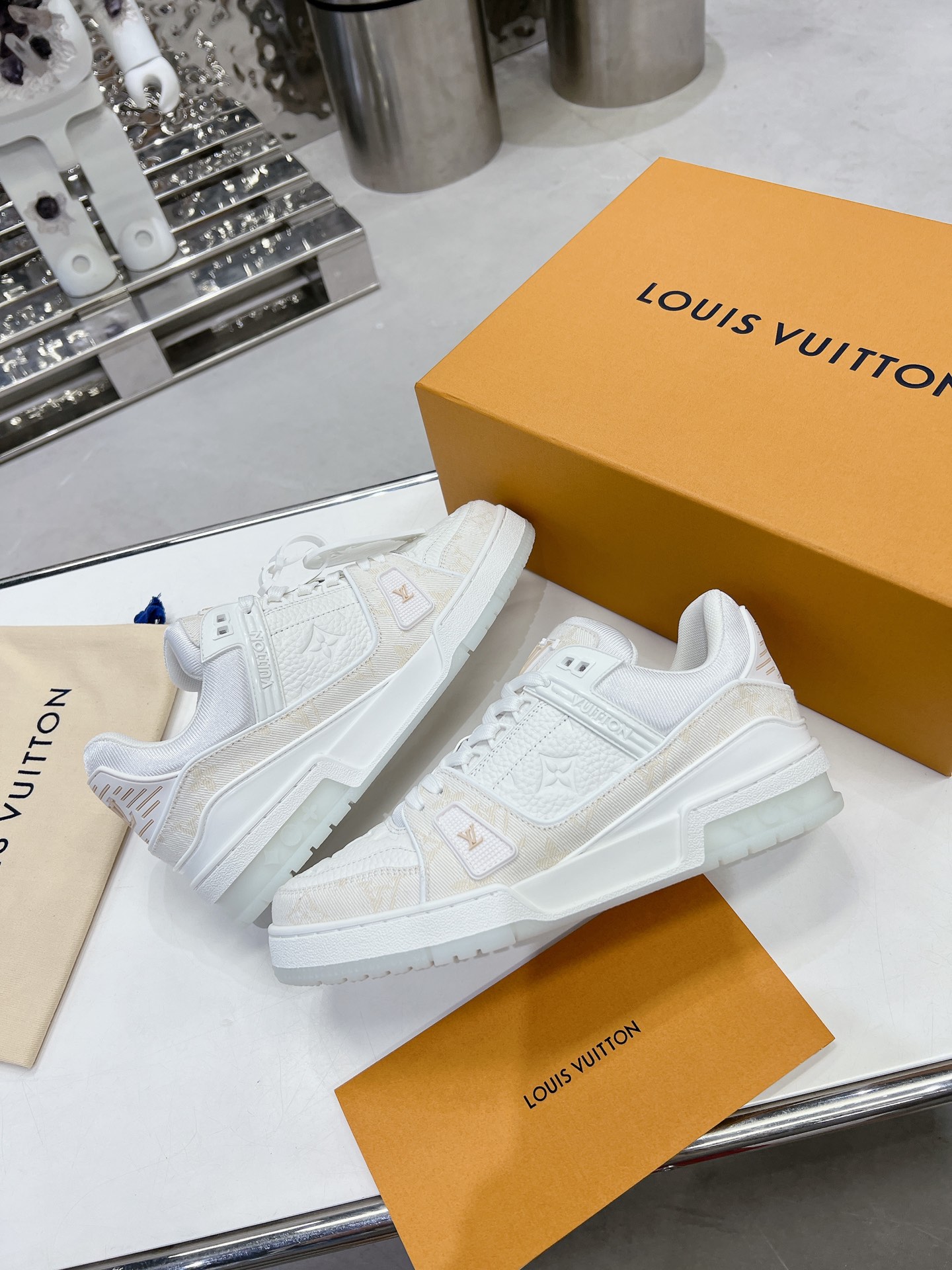 LV shoe