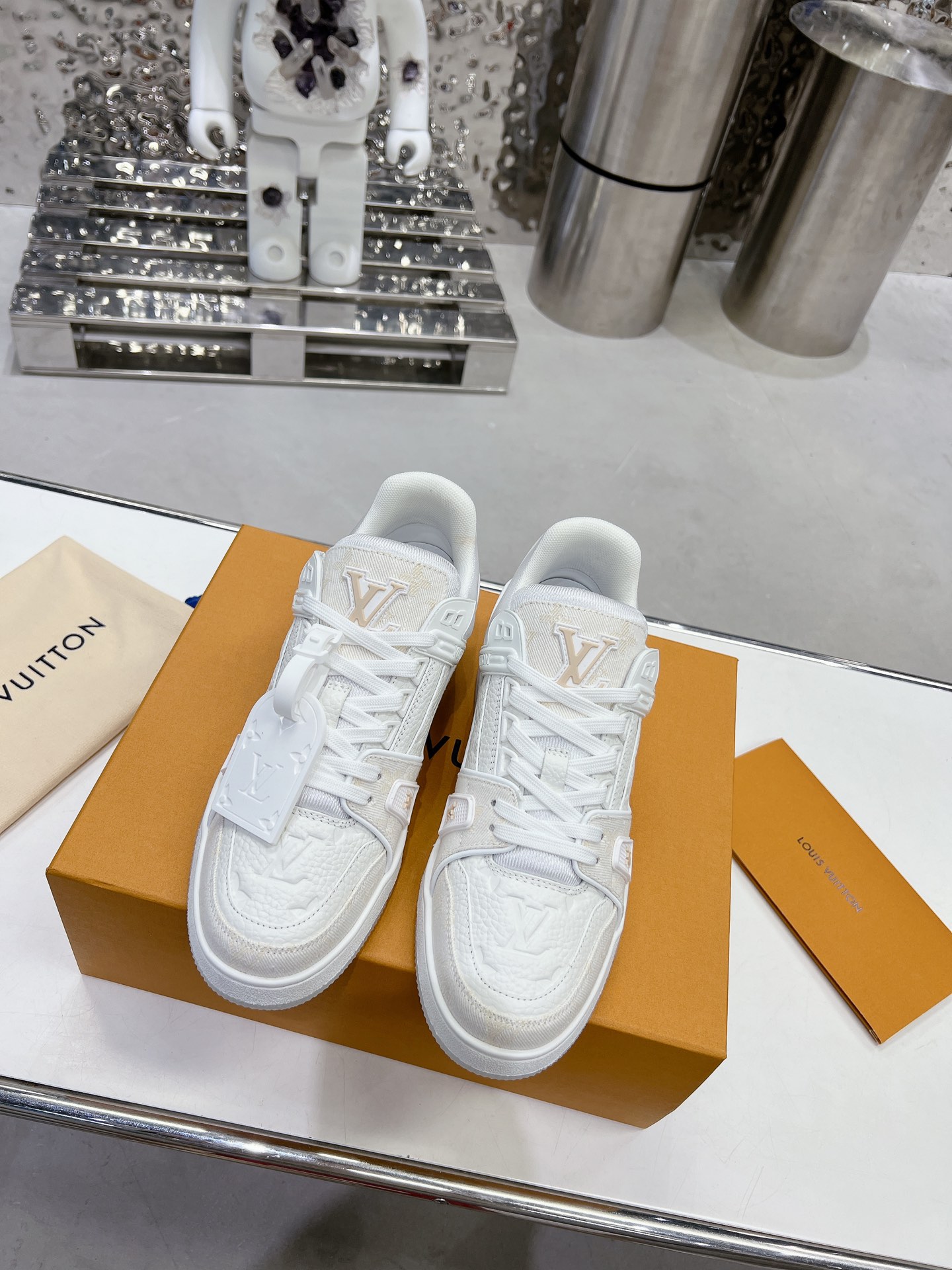 LV shoe