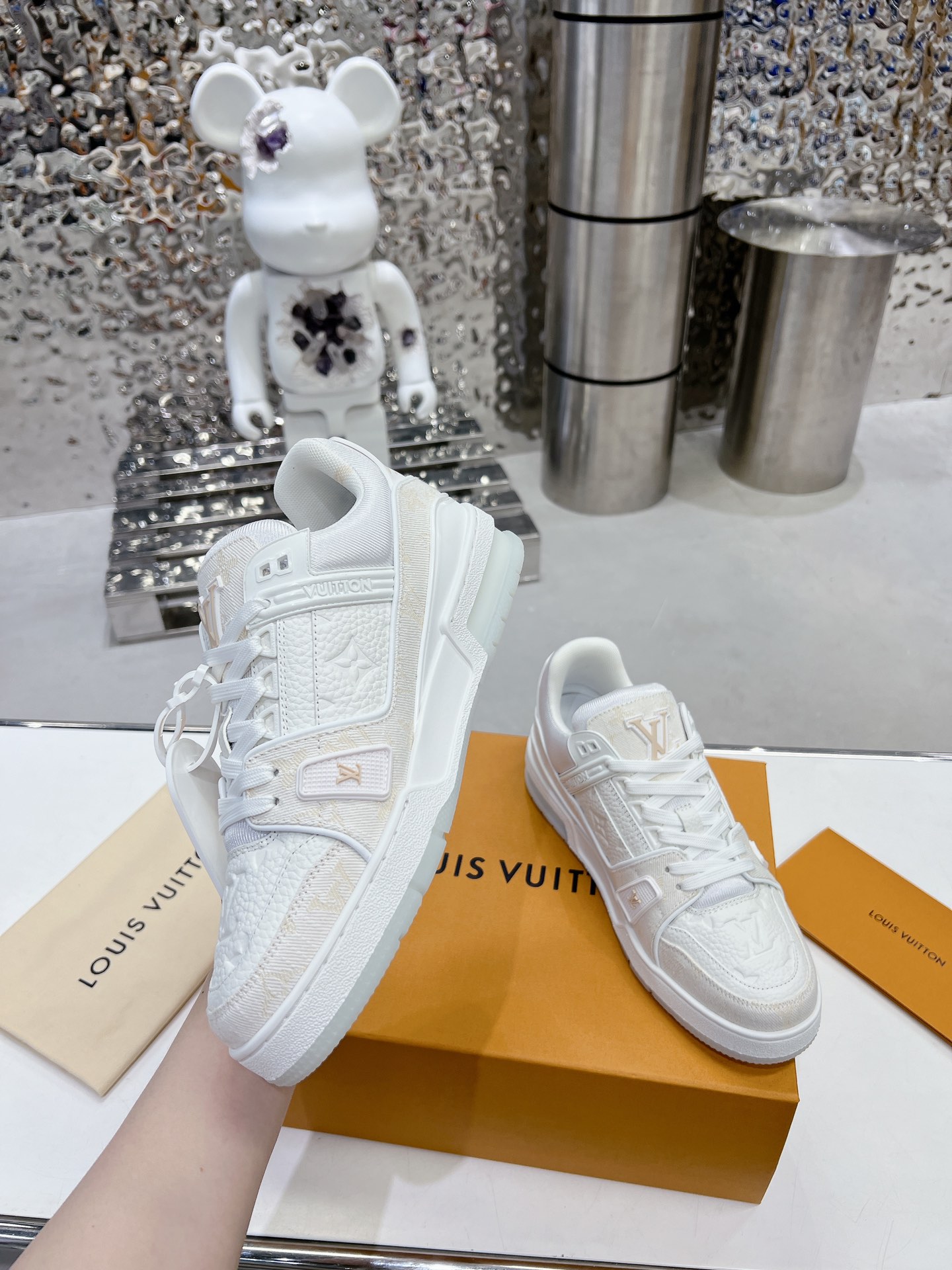 LV shoe