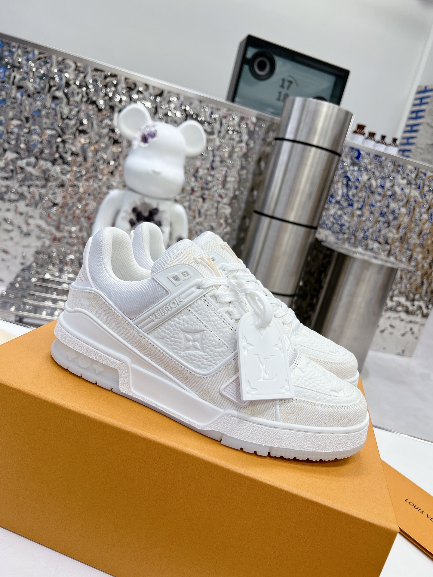 LV shoe