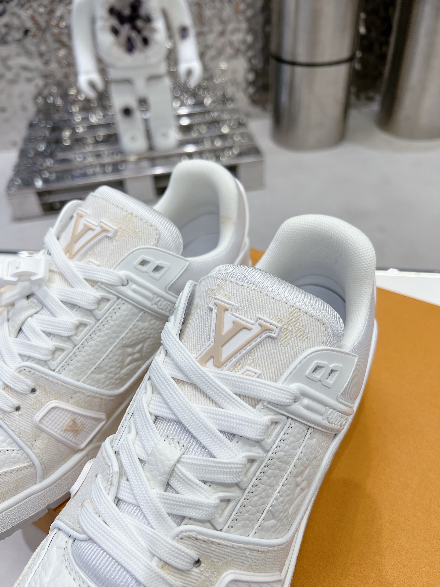 LV shoe