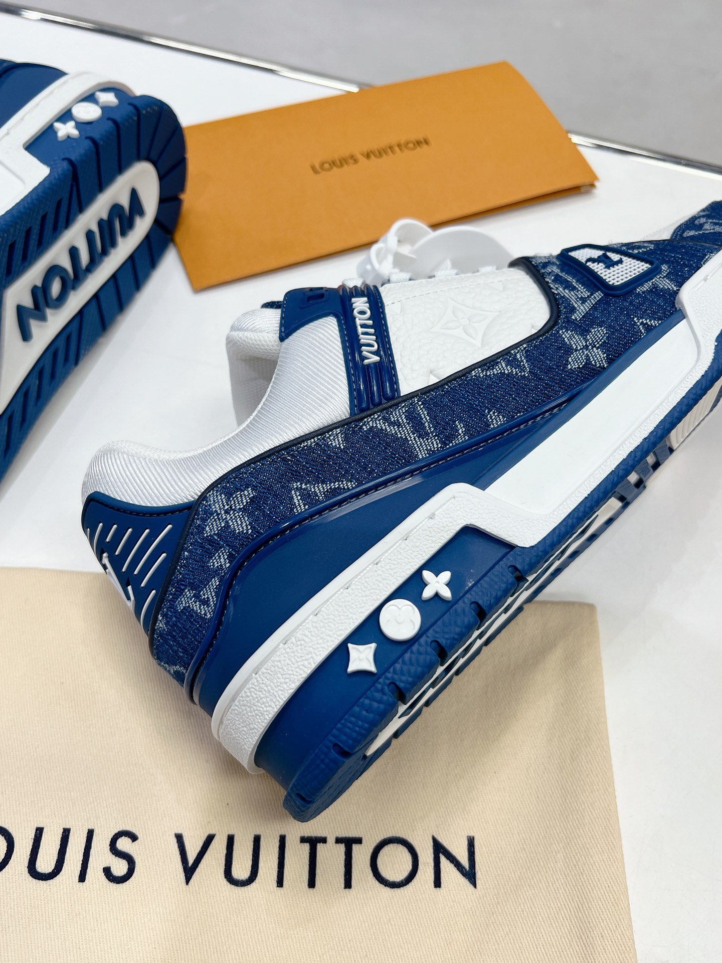 LV shoe