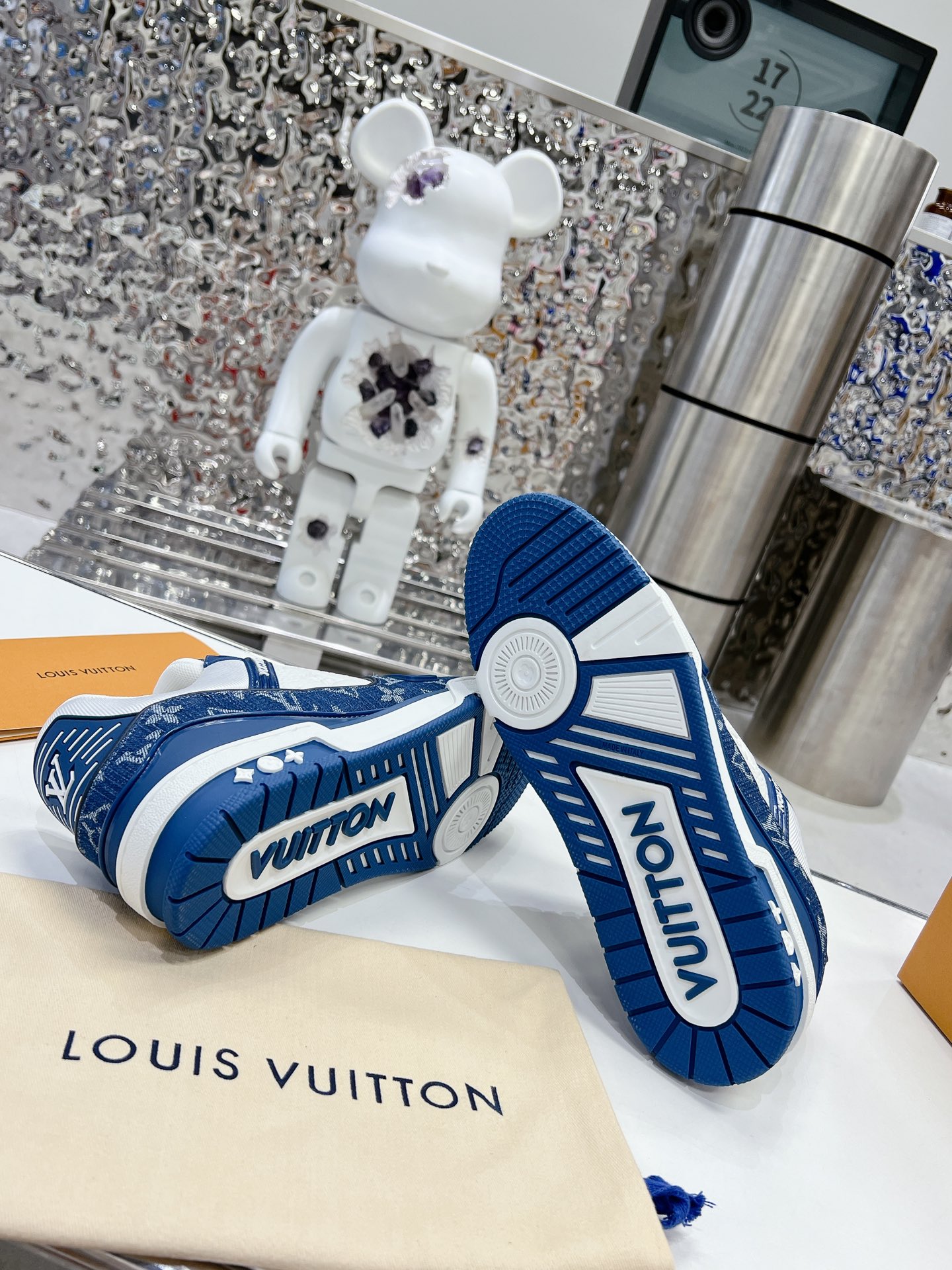 LV shoe