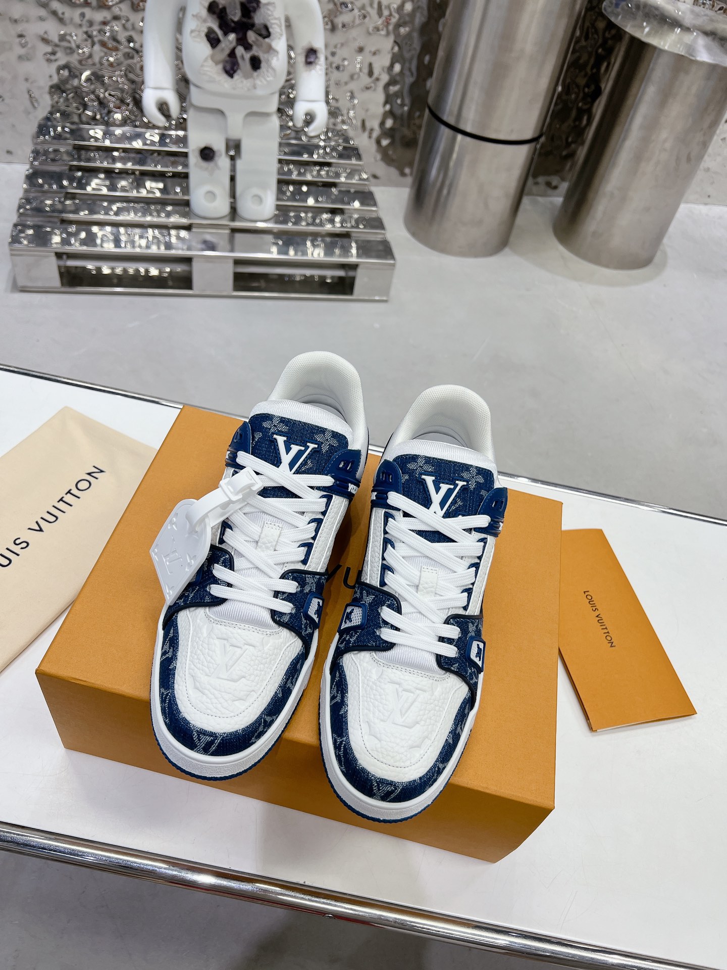 LV shoe