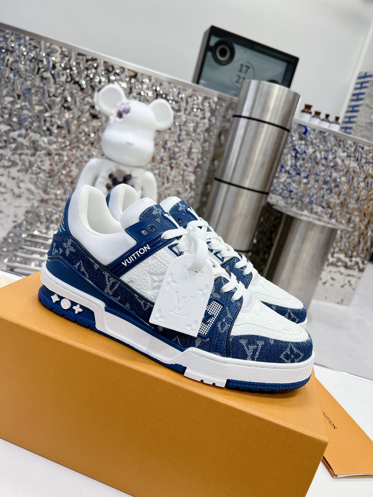 LV shoe
