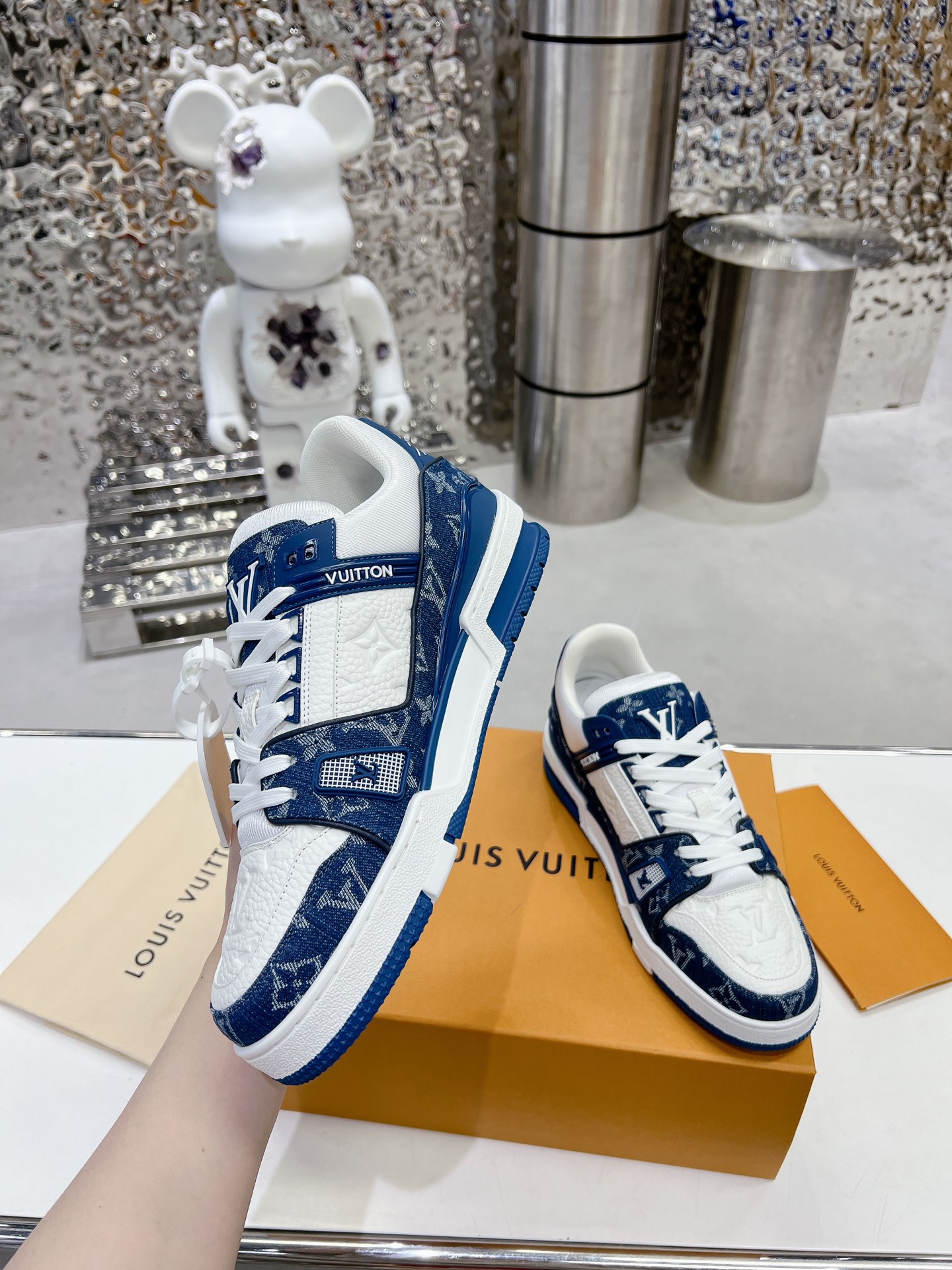 LV shoe