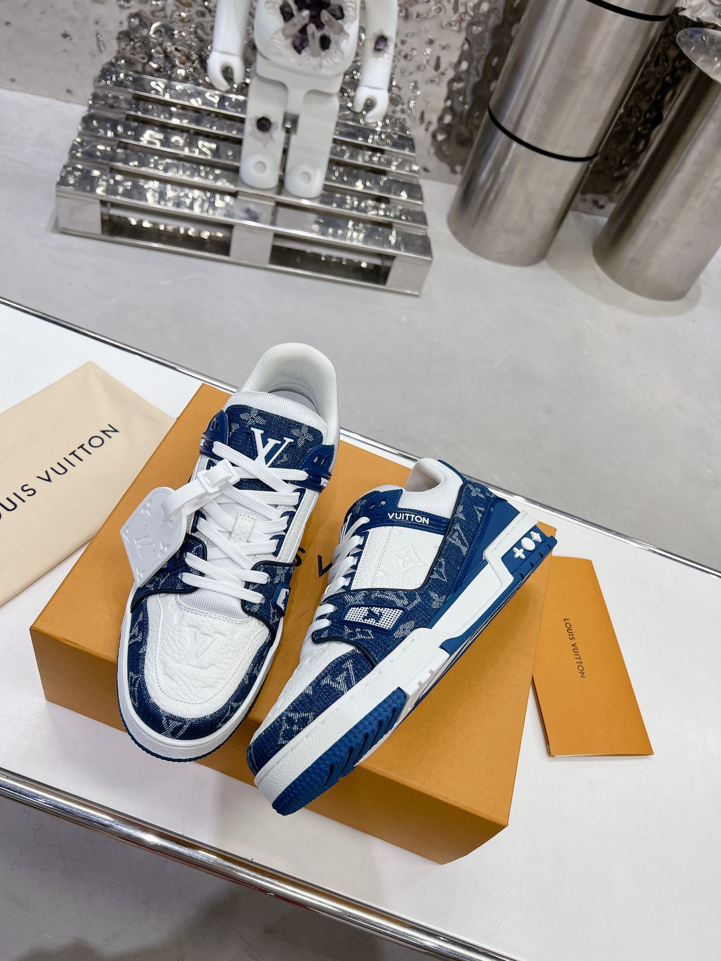 LV shoe