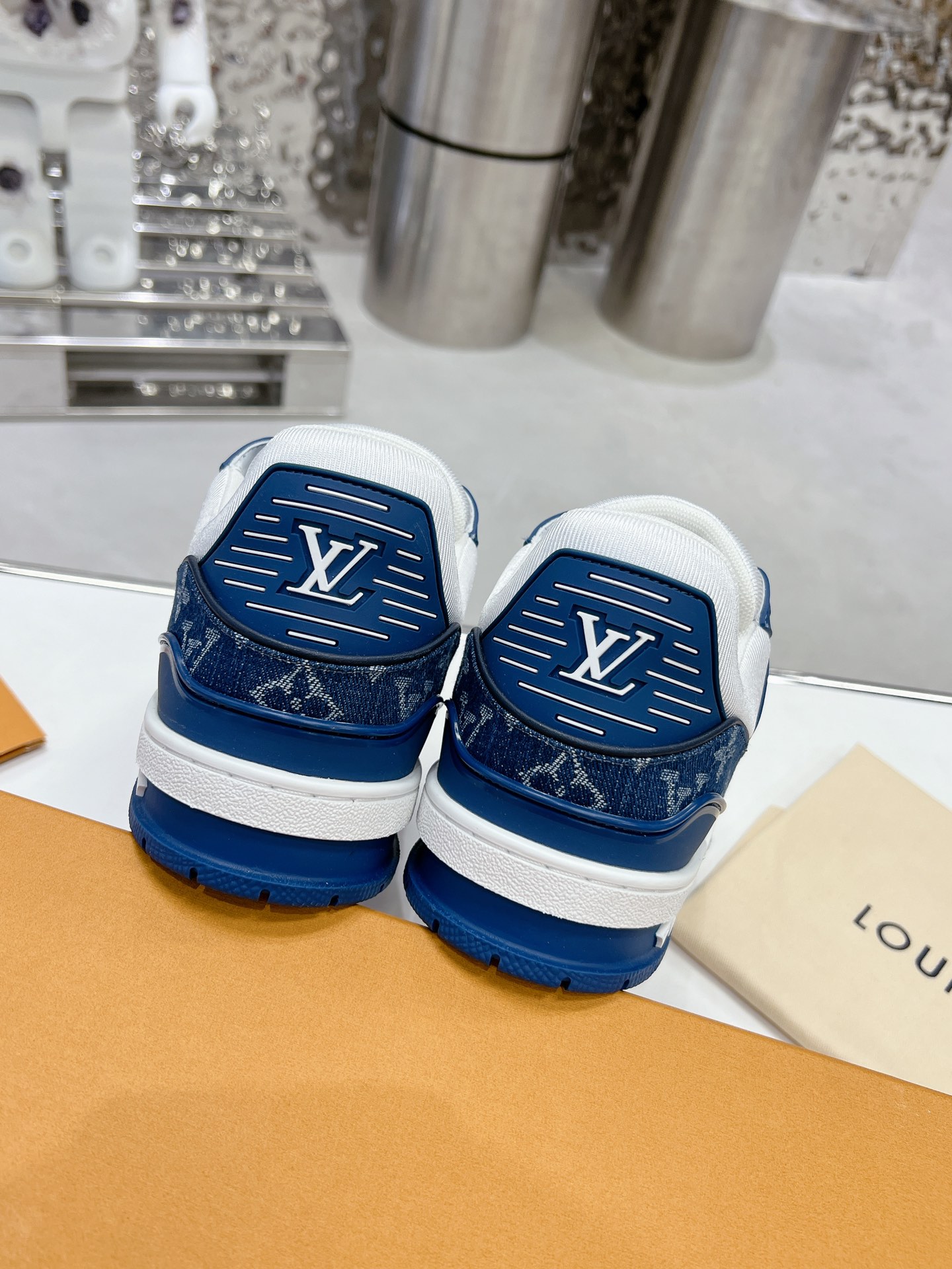 LV shoe