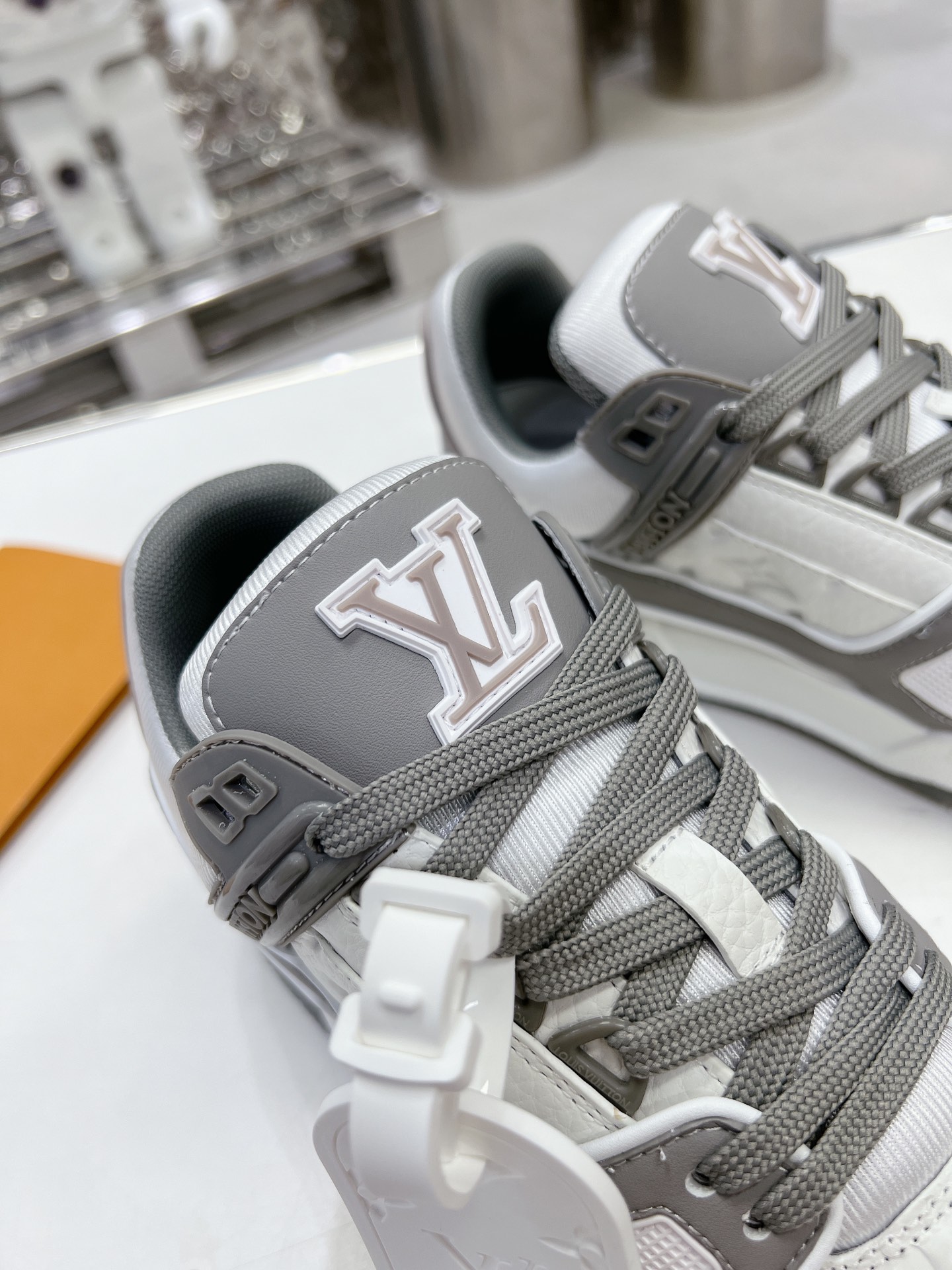 LV shoe