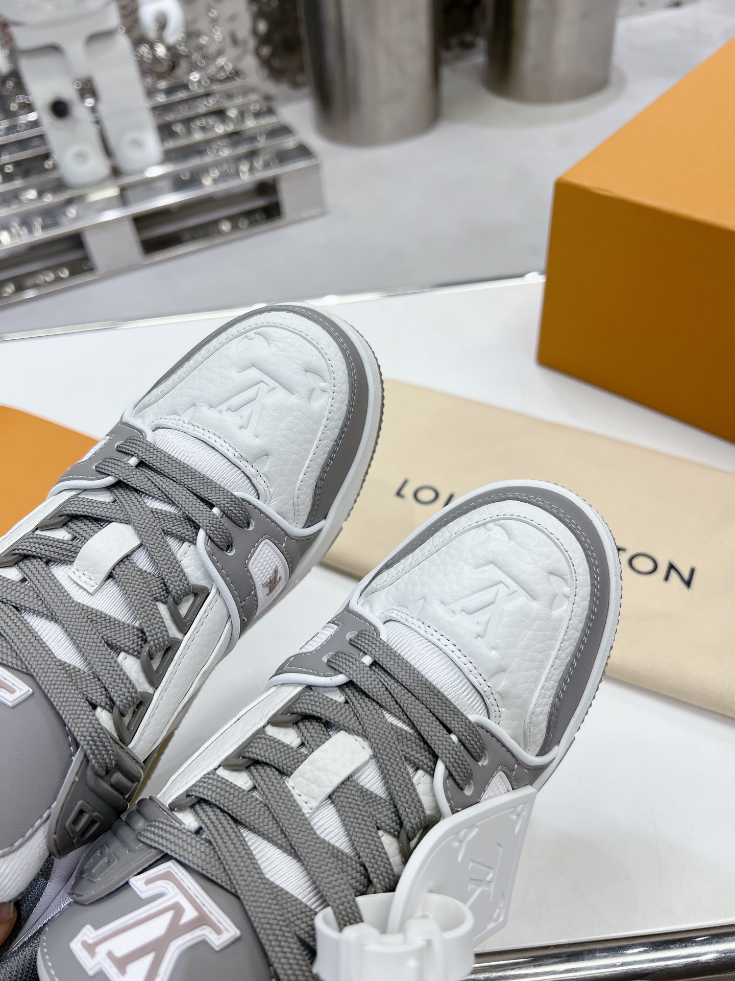 LV shoe