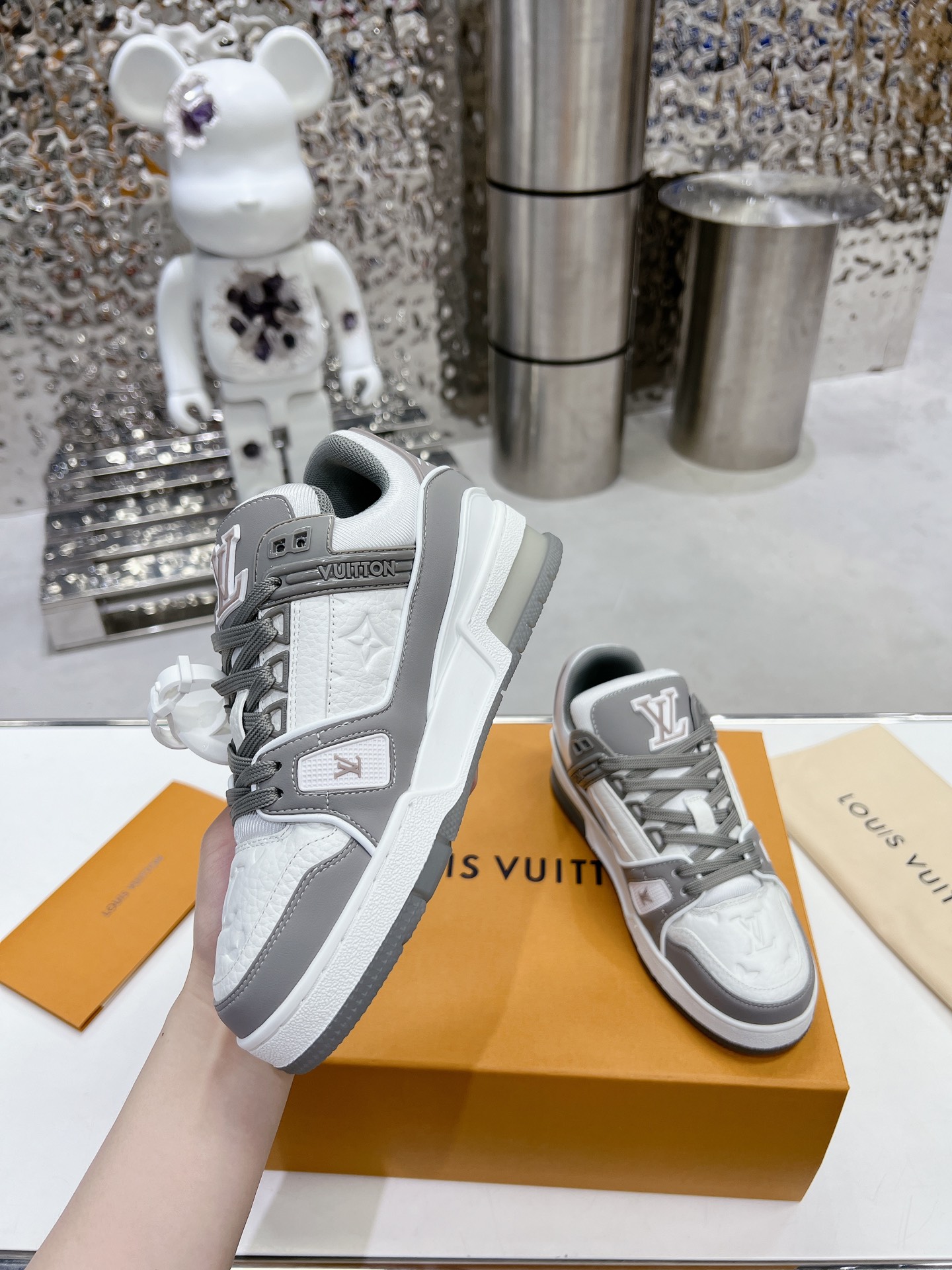 LV shoe