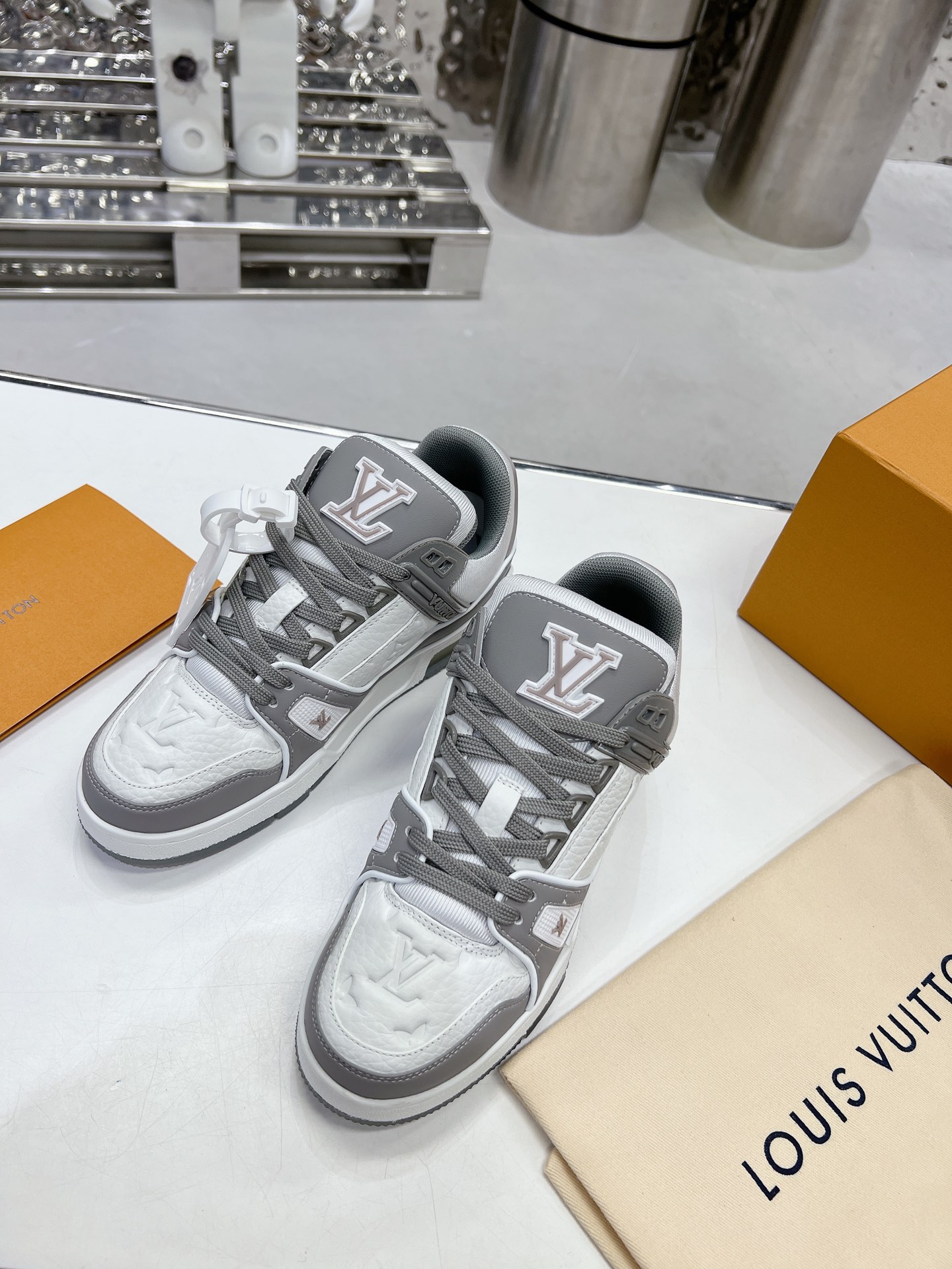 LV shoe