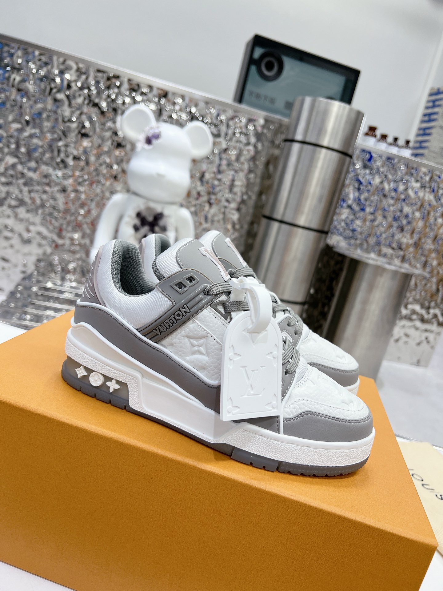 LV shoe