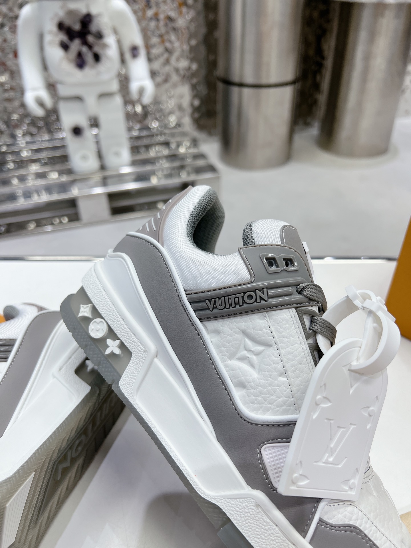 LV shoe