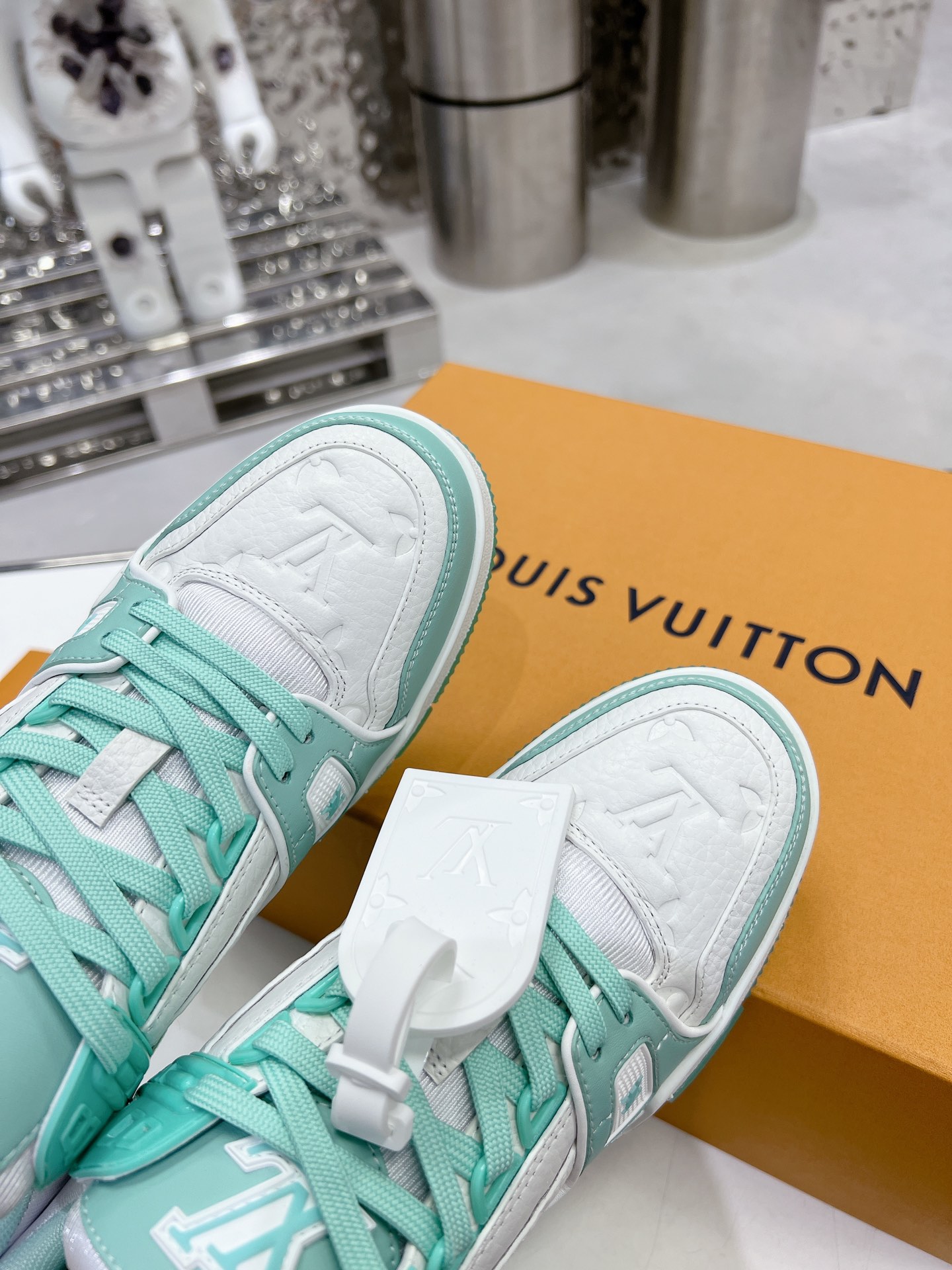 LV shoe
