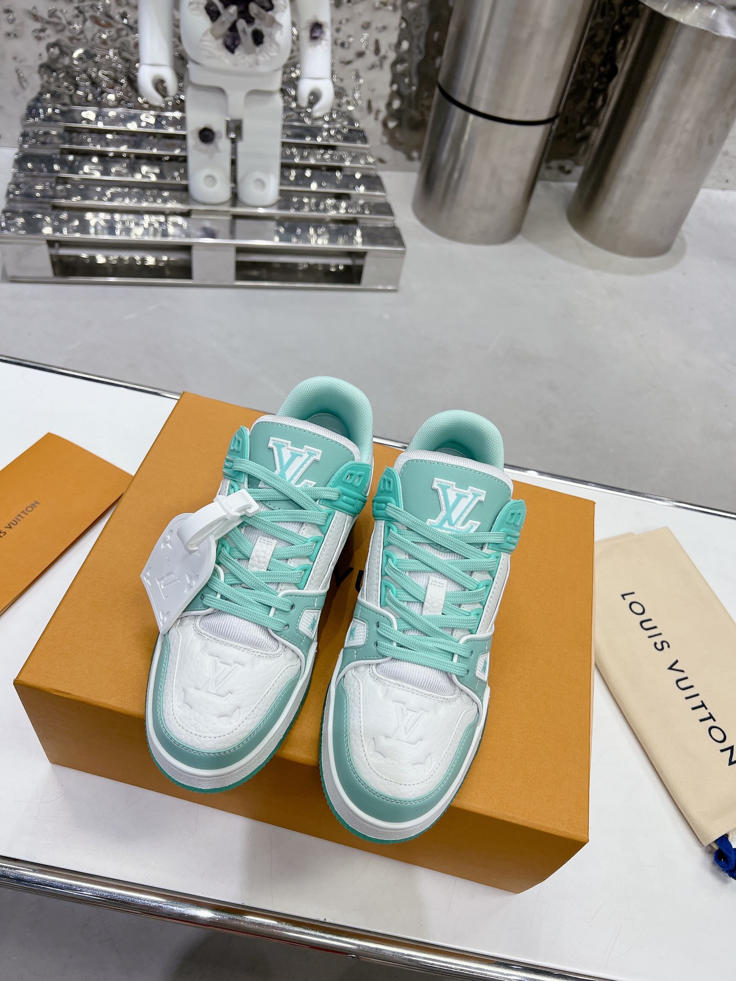 LV shoe