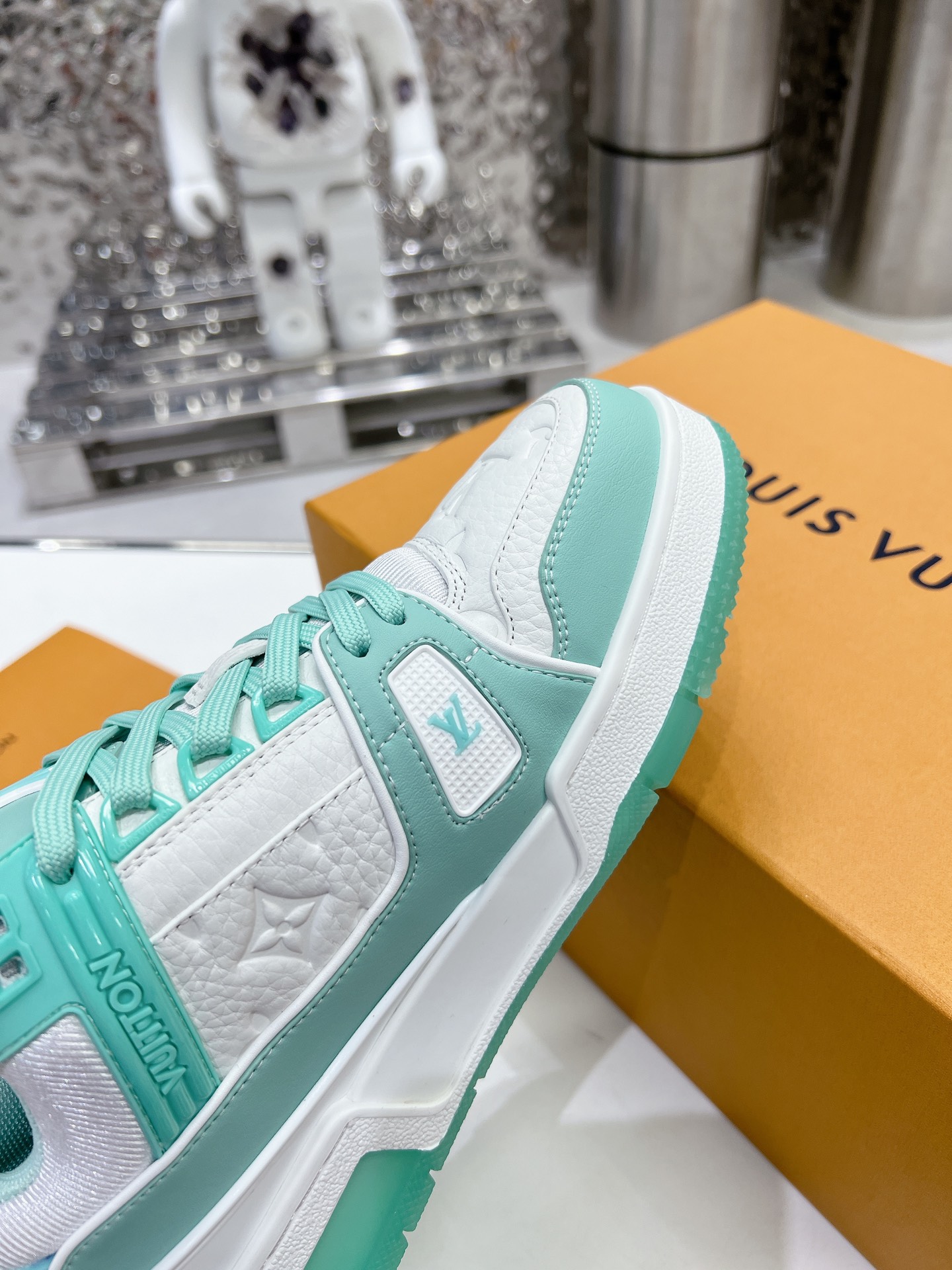 LV shoe