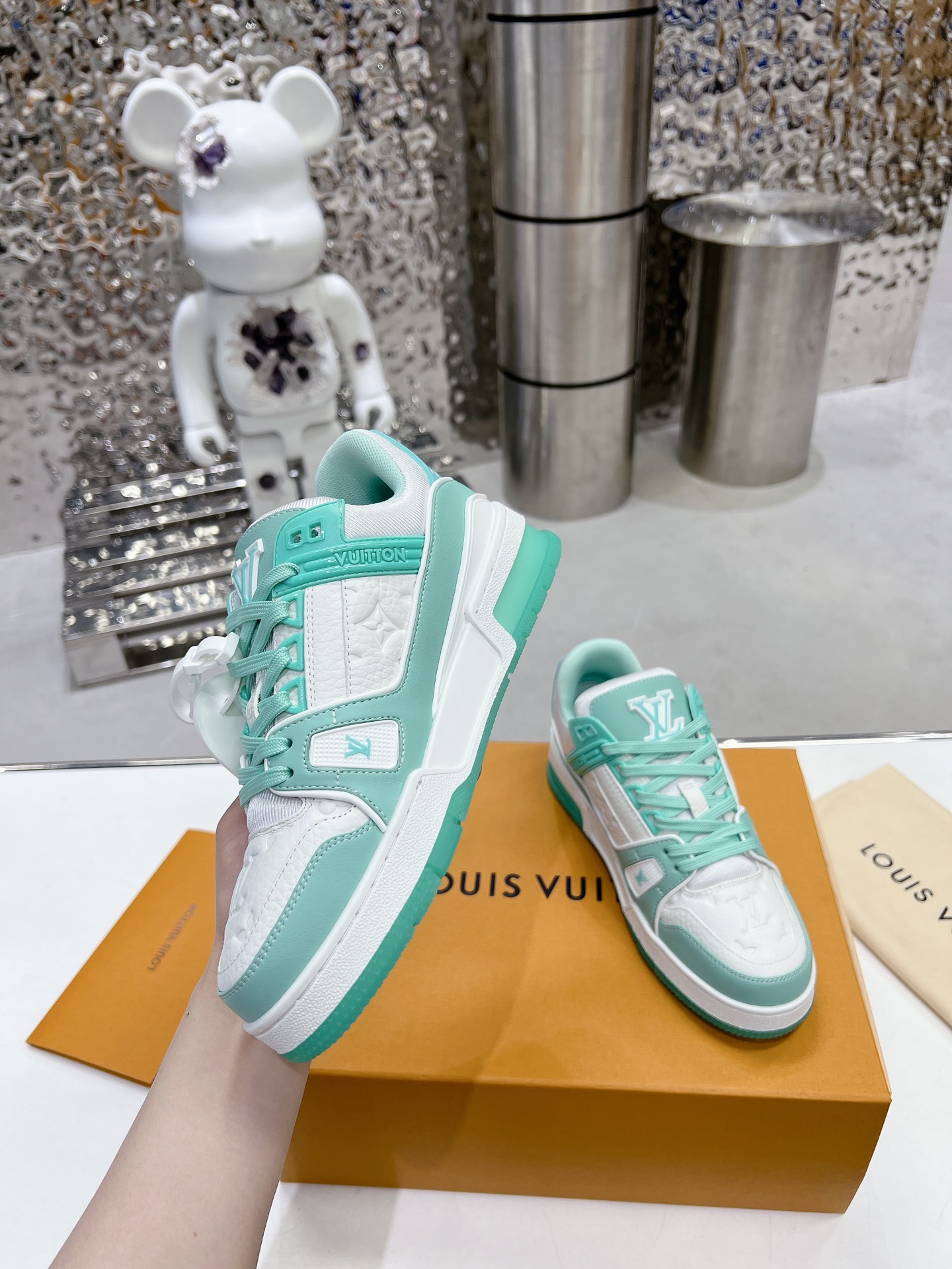 LV shoe