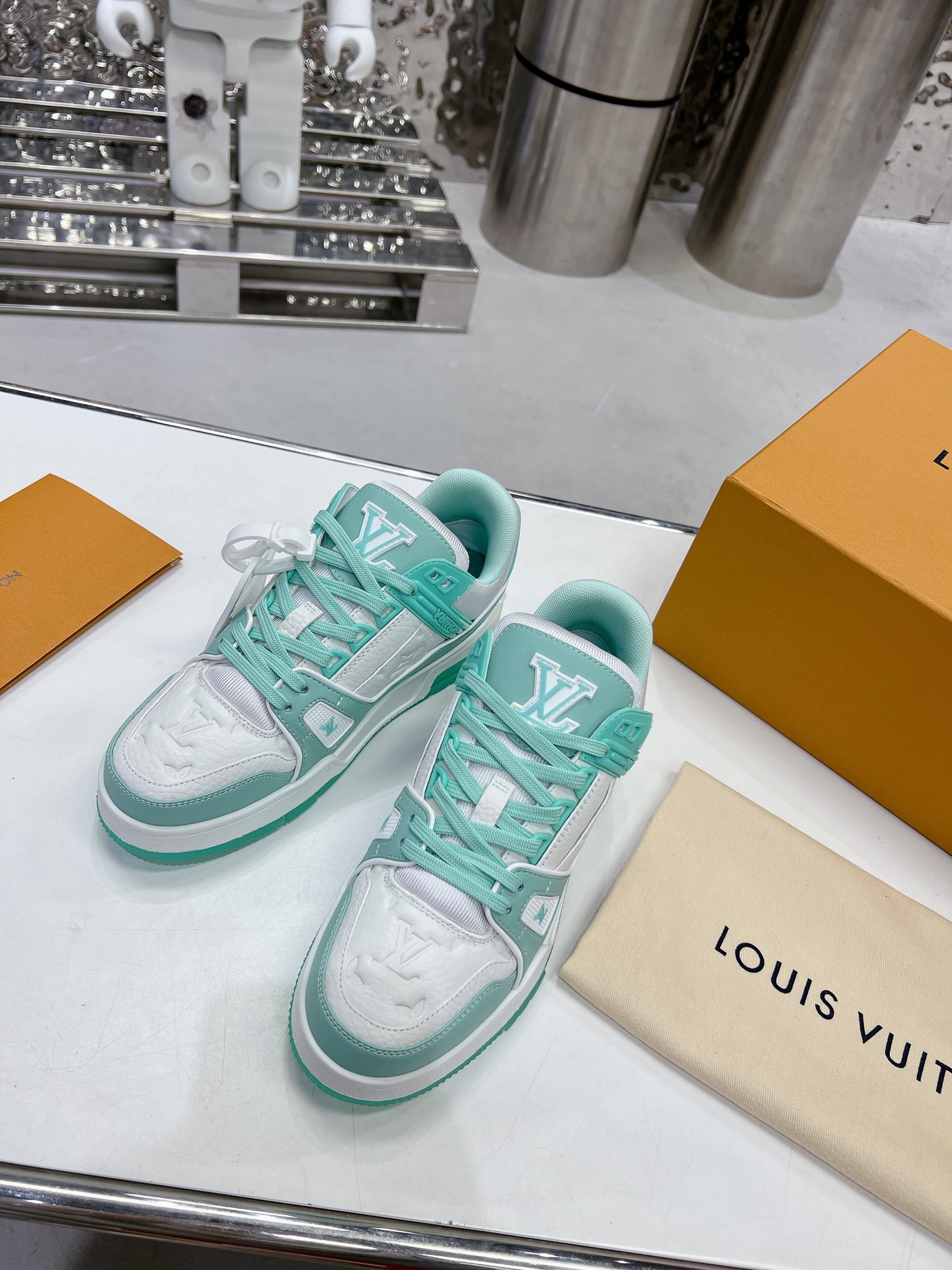 LV shoe