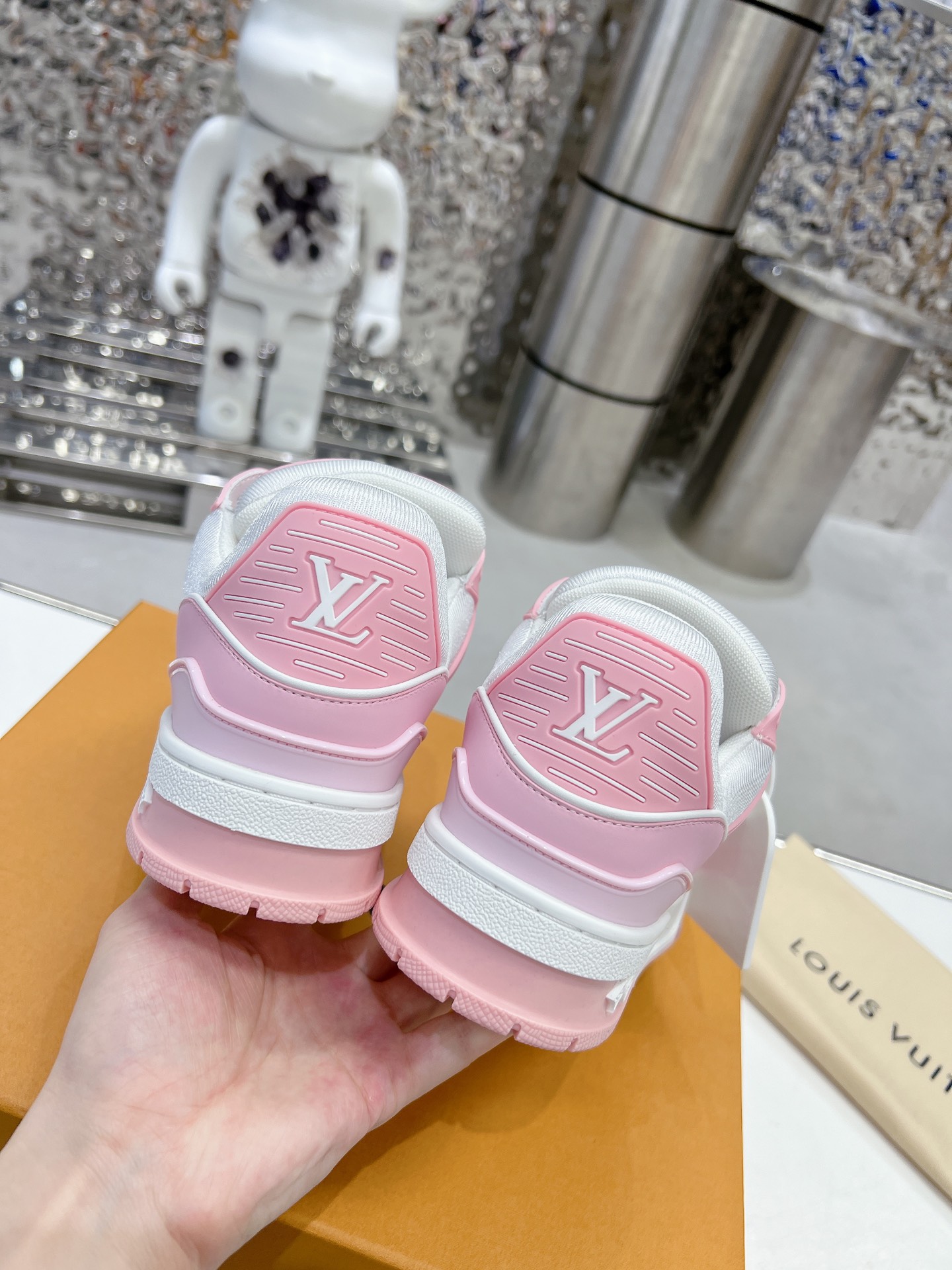 LV shoe