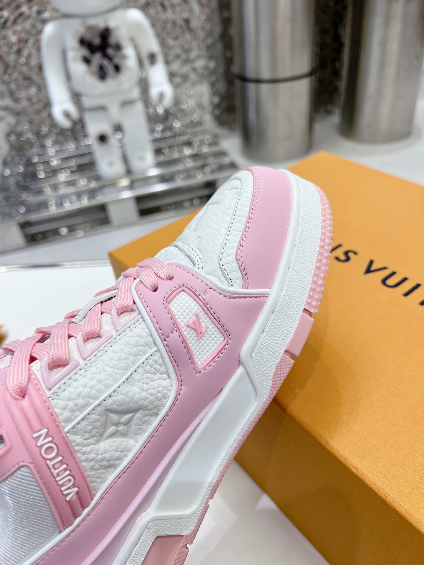 LV shoe