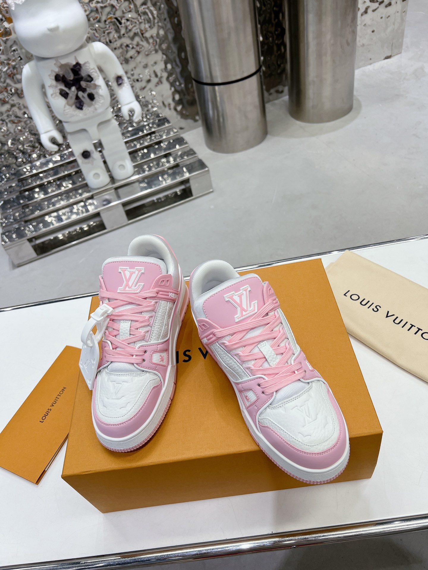 LV shoe