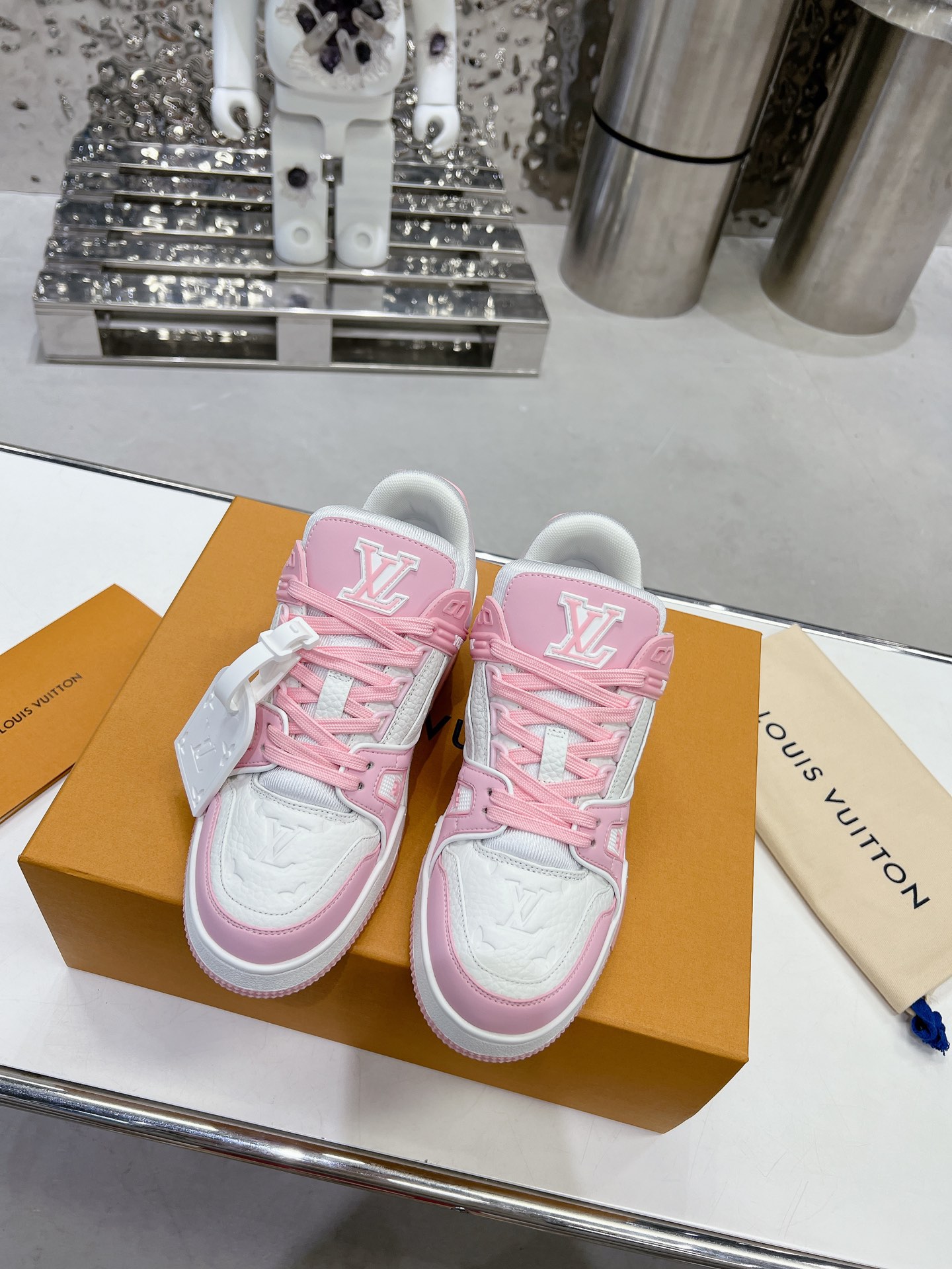 LV shoe
