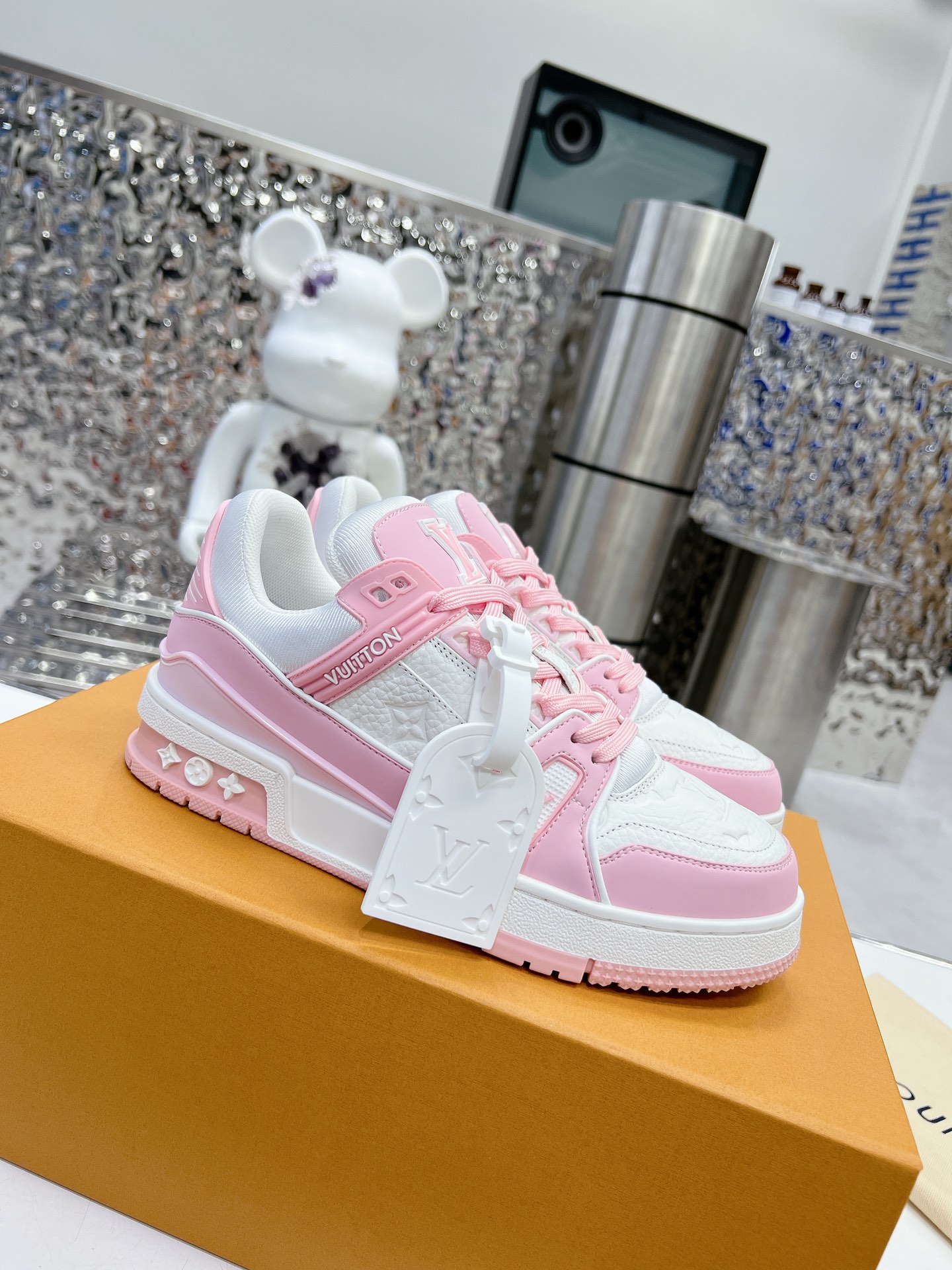 LV shoe