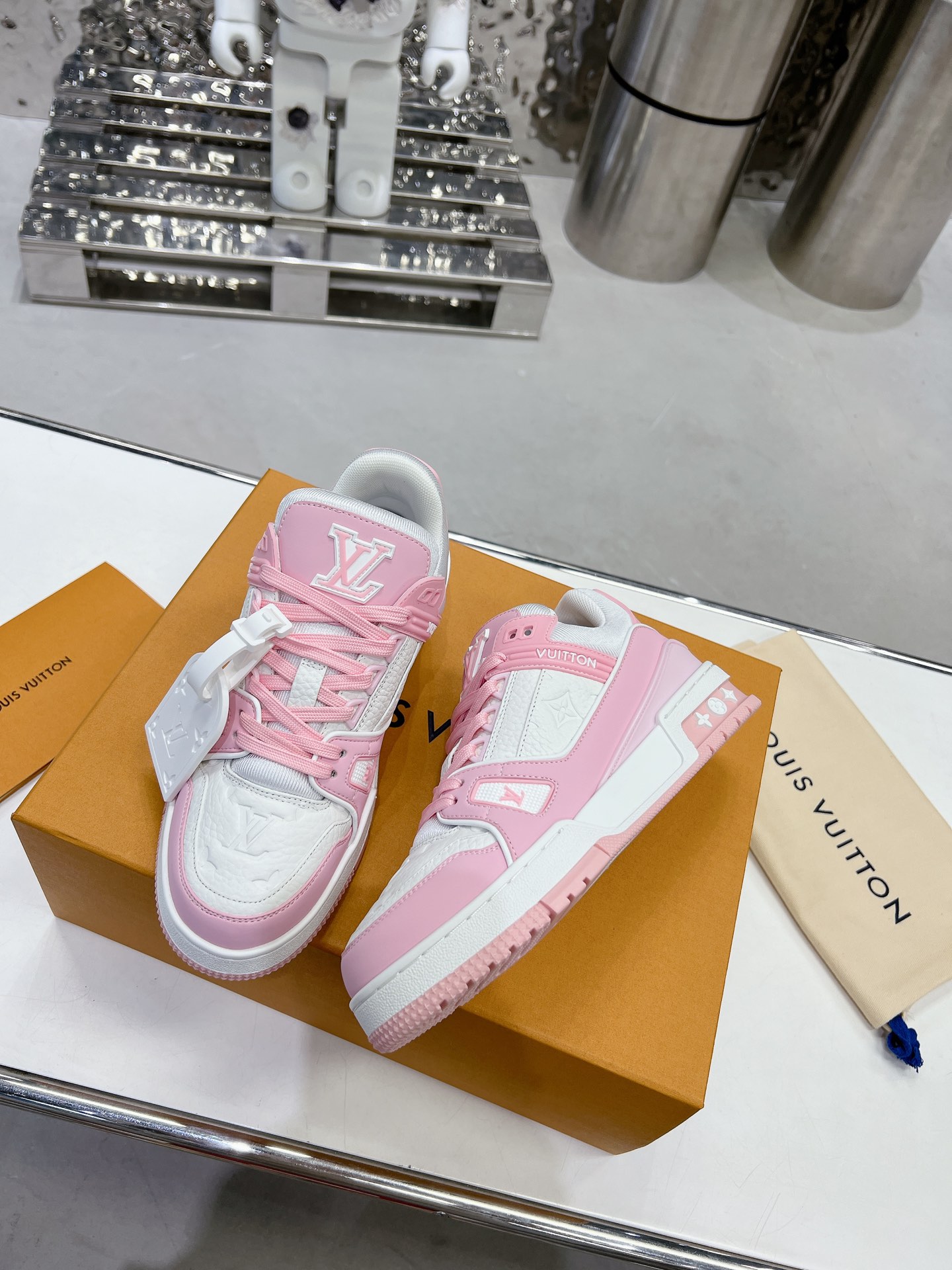 LV shoe