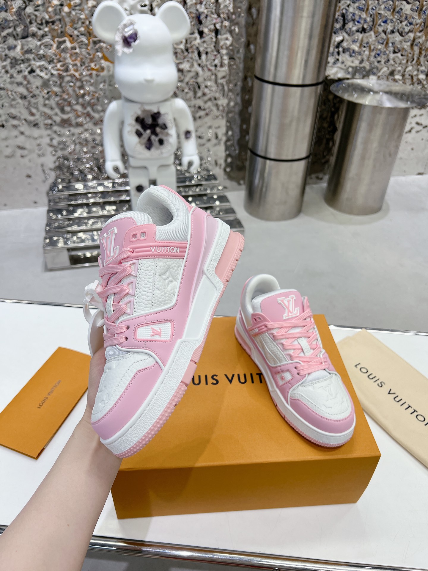 LV shoe
