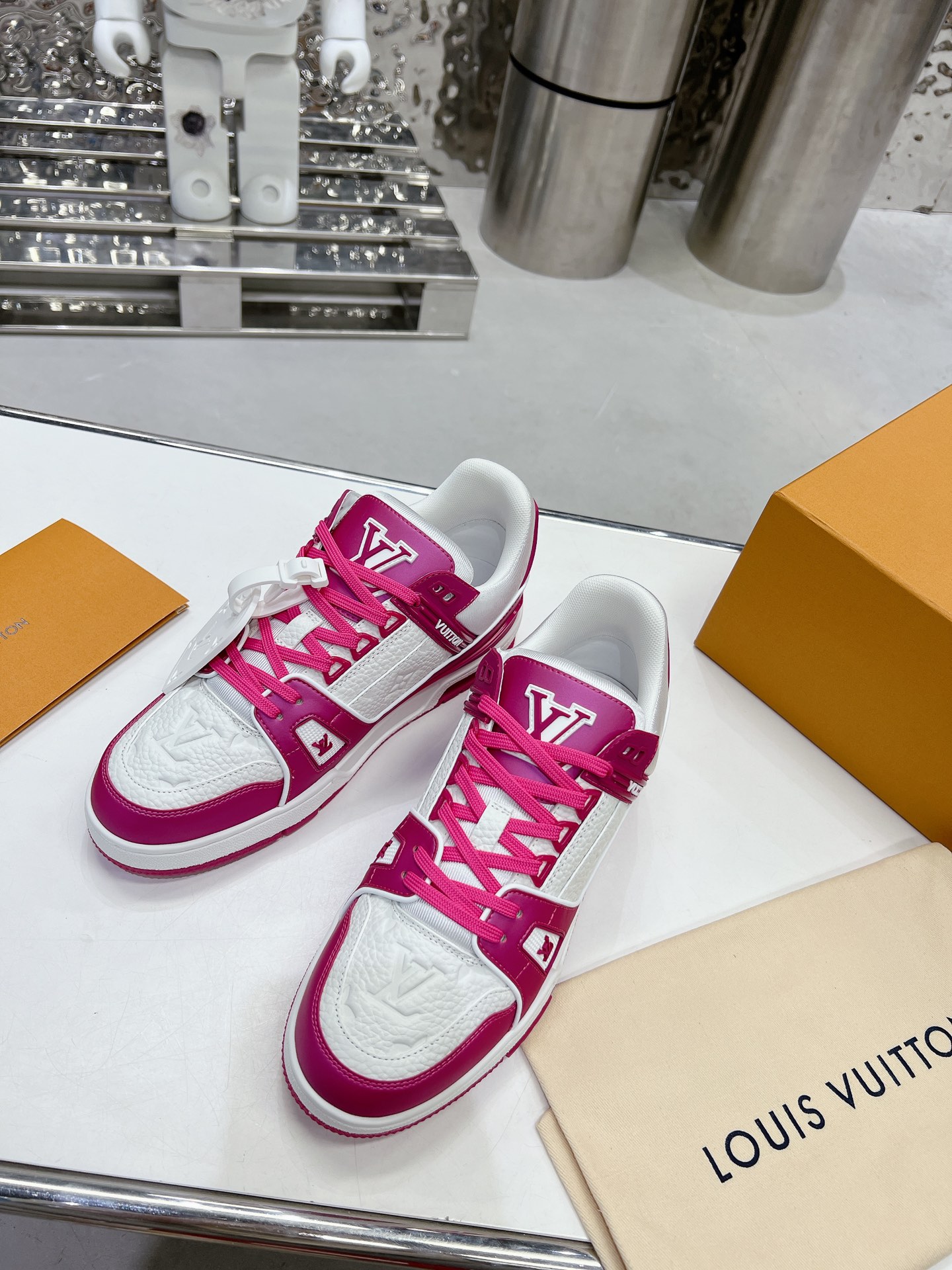LV shoe
