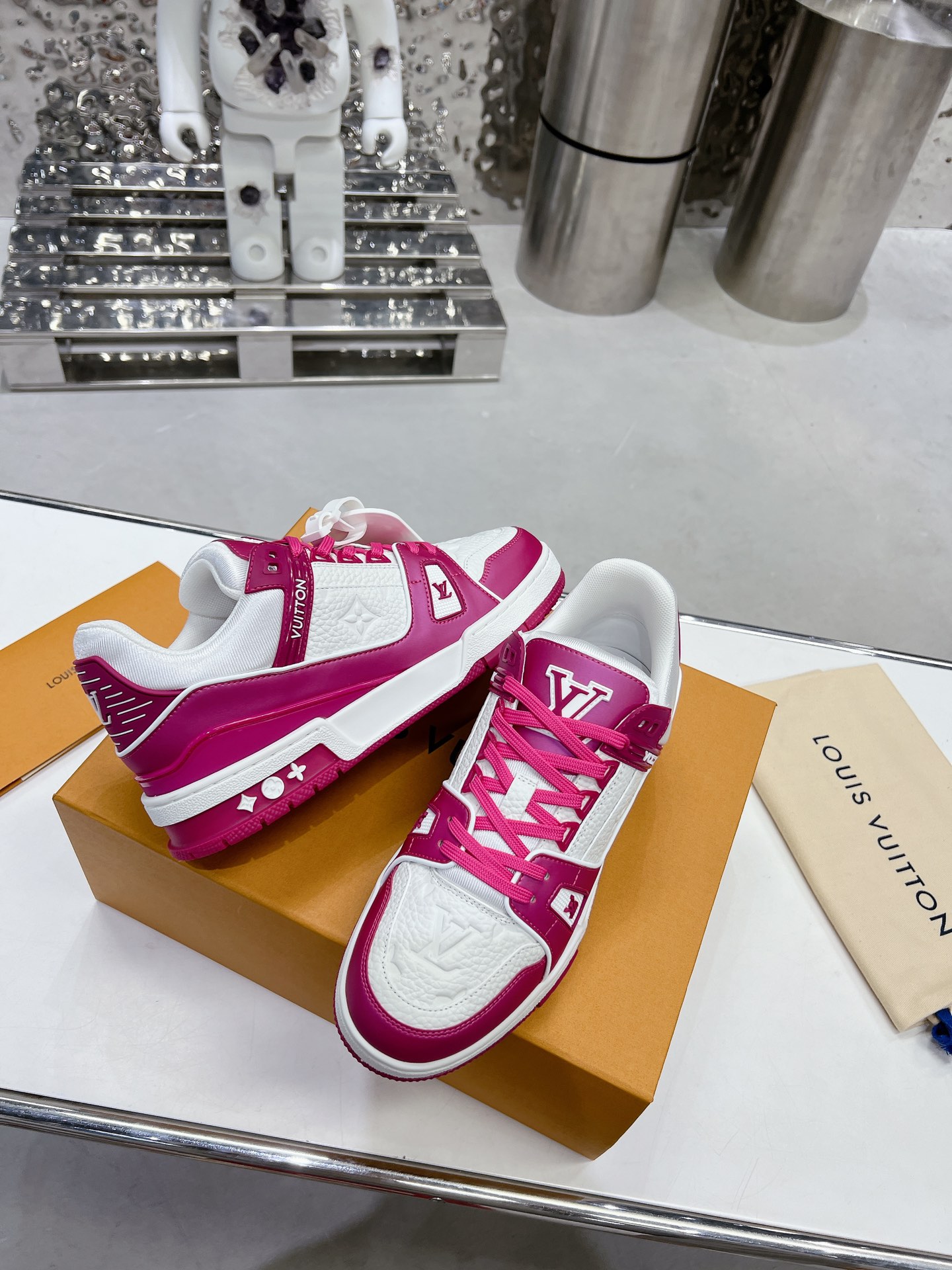 LV shoe