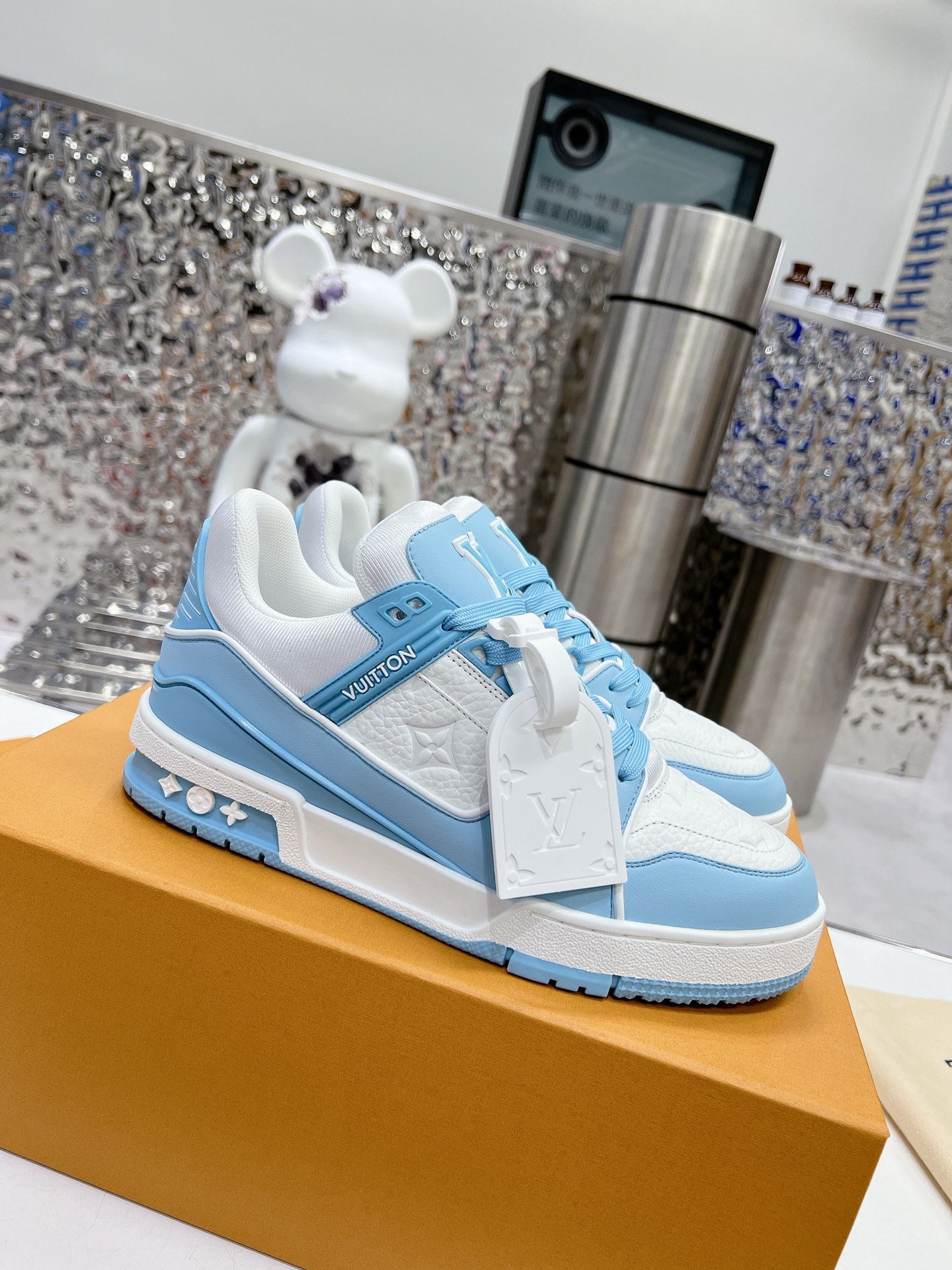 LV shoe