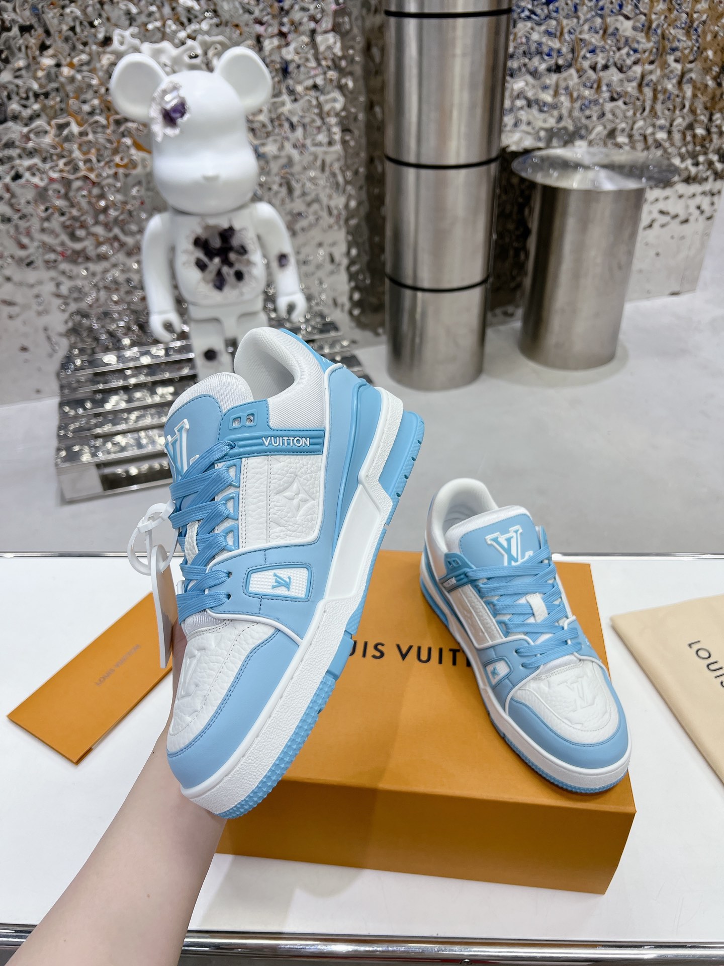 LV shoe