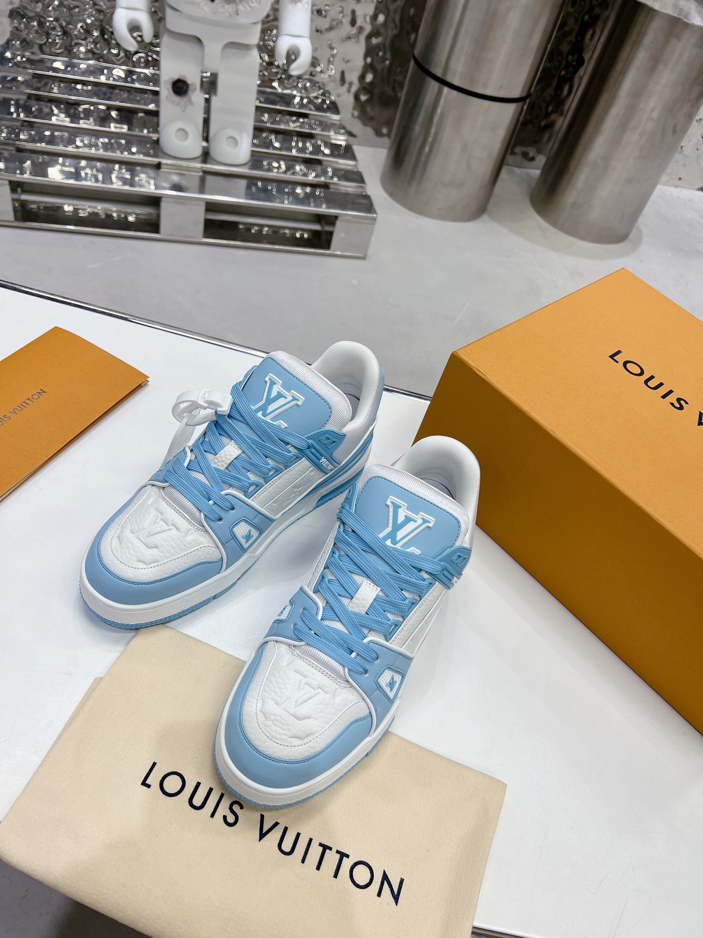 LV shoe