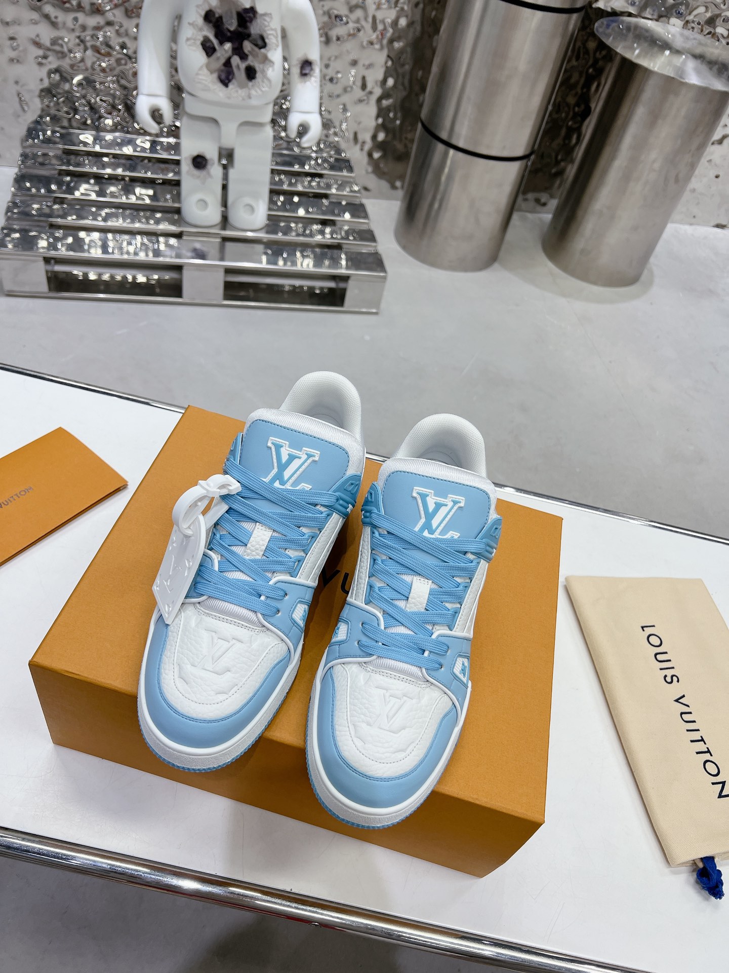 LV shoe