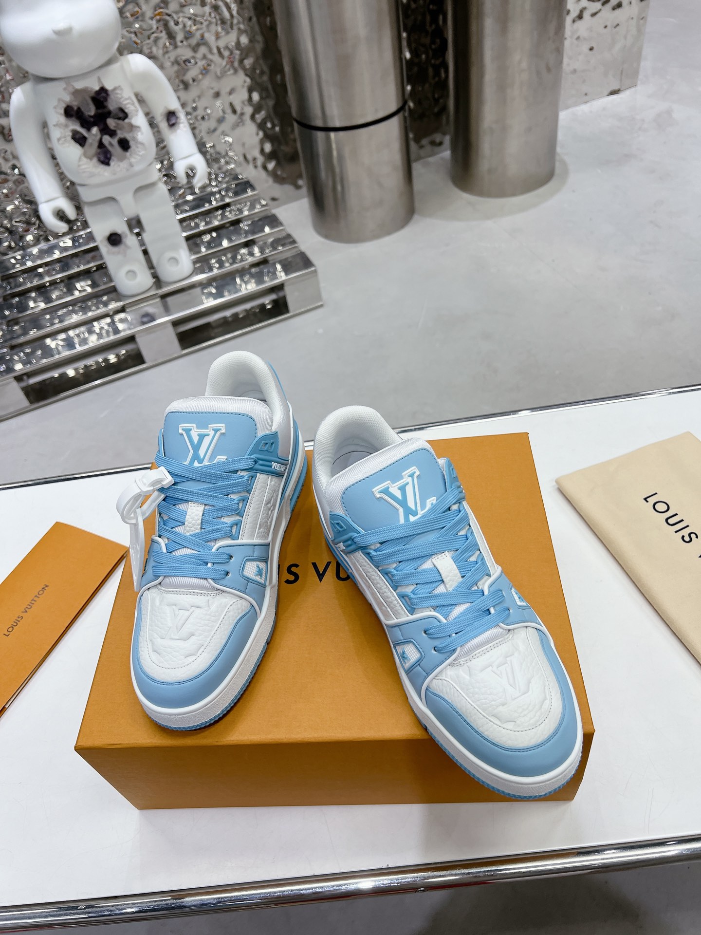LV shoe