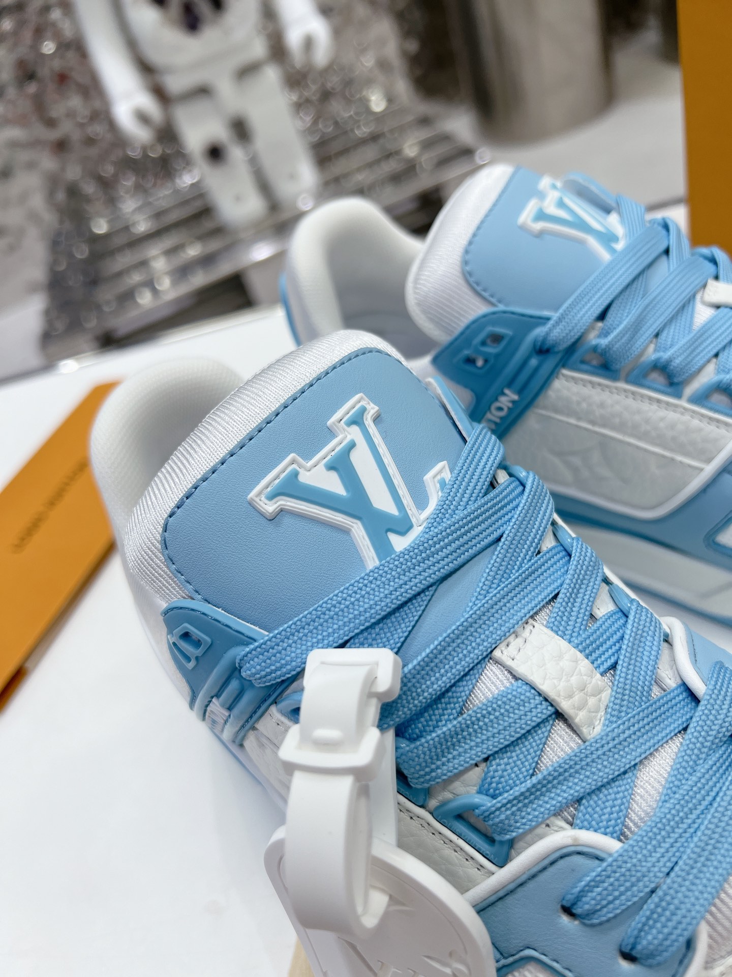 LV shoe