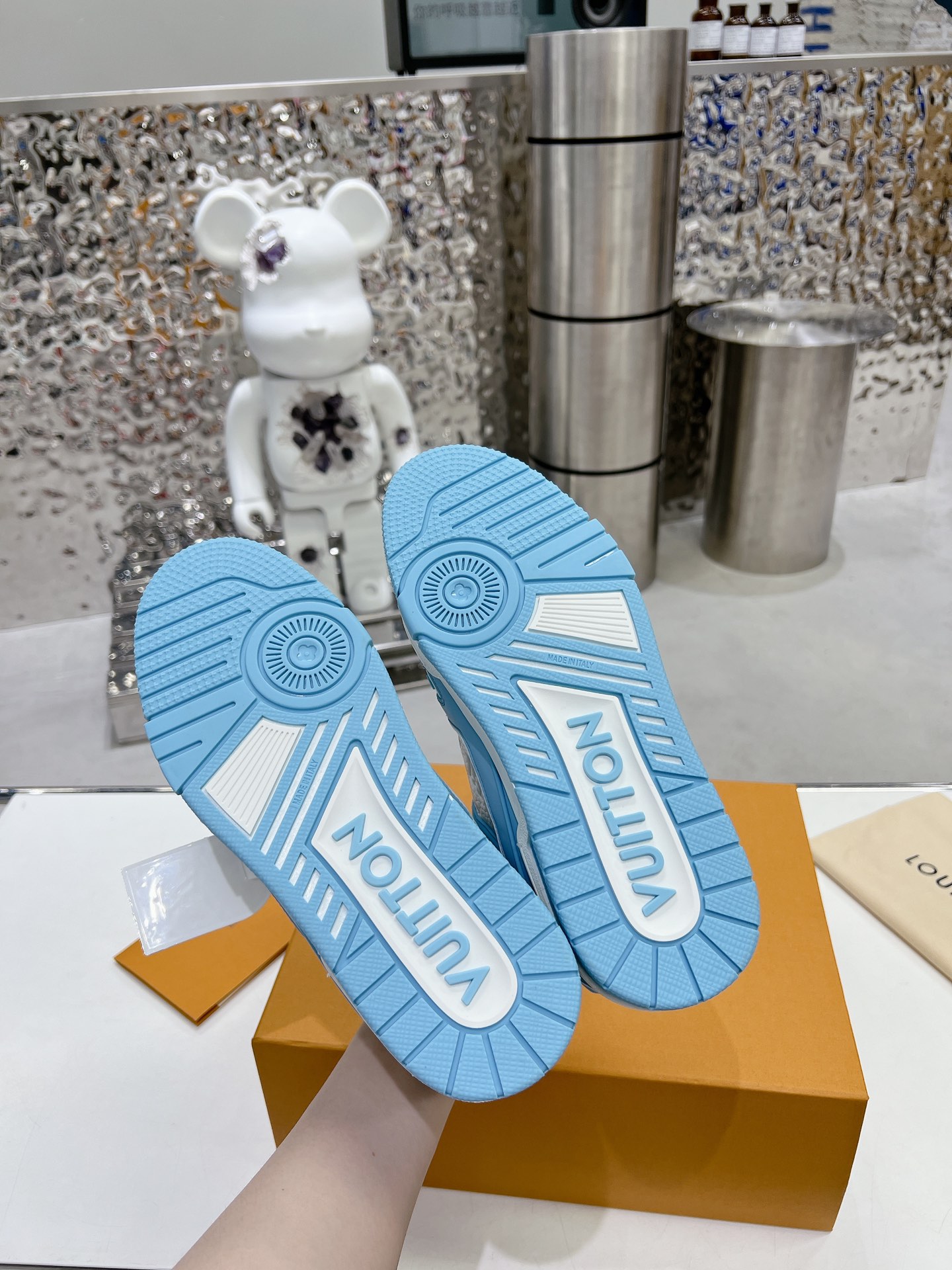 LV shoe