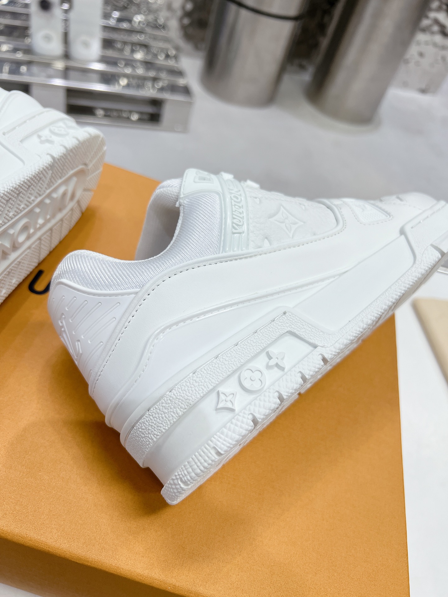 LV shoe